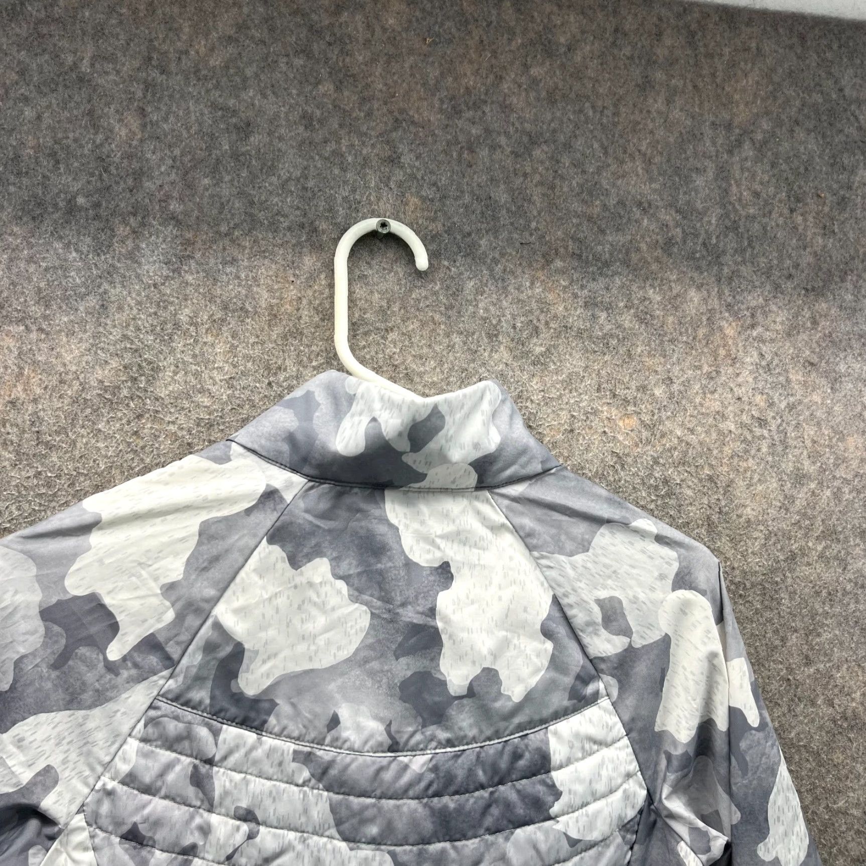 Athleta VINTAGE Athleta Jacket Womens XXS Gray Camo Elevation Quilted Reflective Primaloft Fill Windbreaker Full Zip Lightweight Size XXS / US 00 / IT 34 - 5 Thumbnail