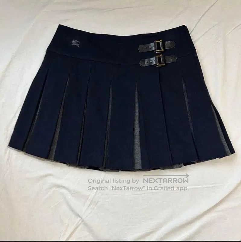 Burberry Burberry Pleated Wool Mini Skirt in Dark Blue. Size 24" / US 00 / IT 34 - 1 Thumbnail