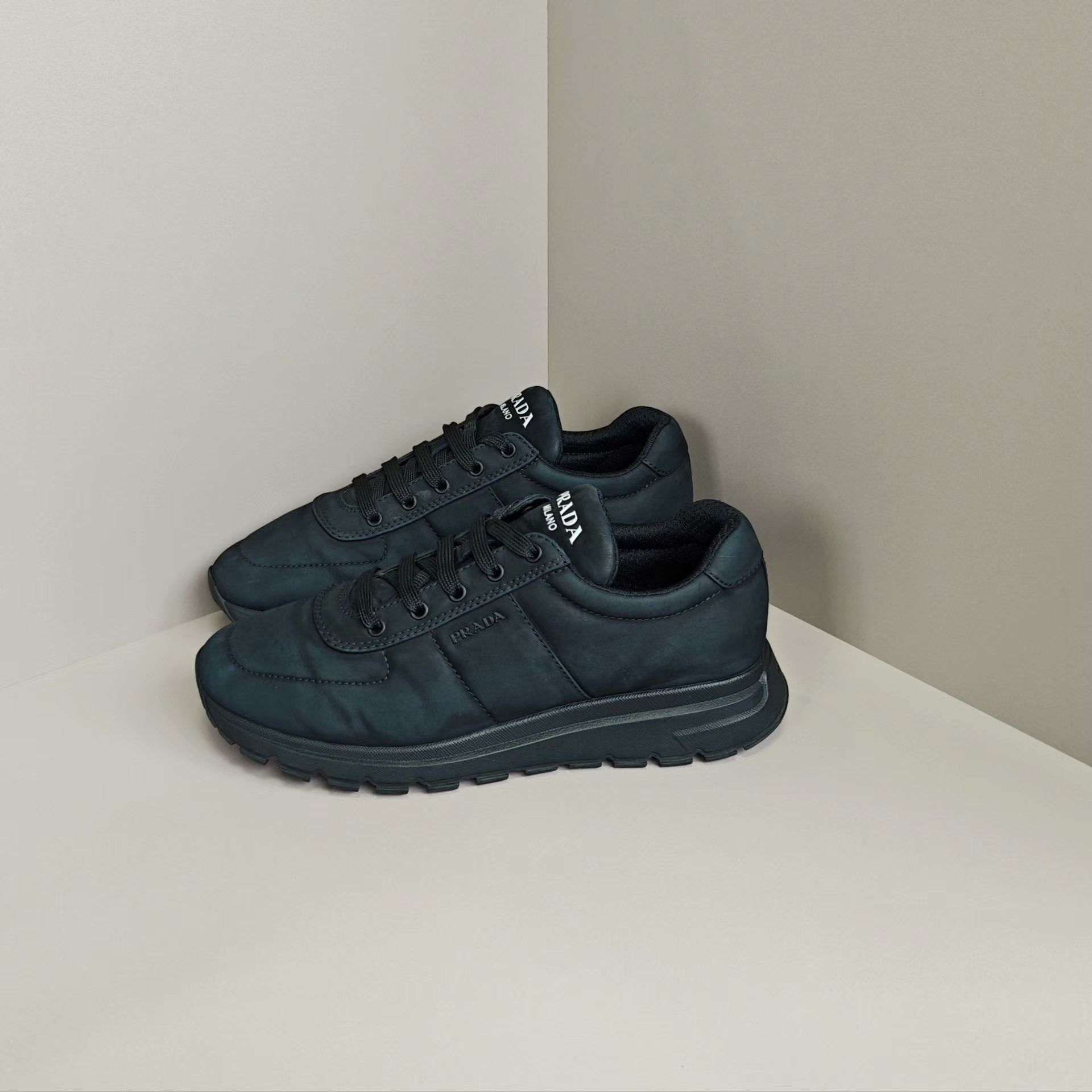 Prada Prada Casual Lowtop Sneakers 9 Men Size US 9 / EU 42 - 1 Thumbnail
