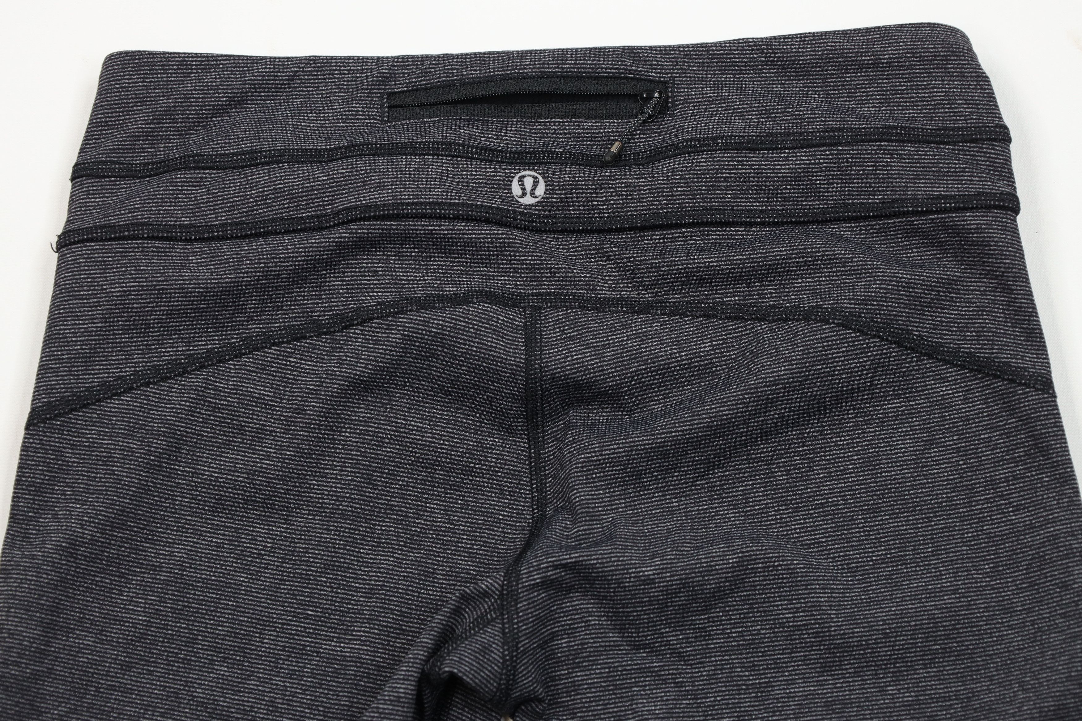 Lululemon Lululemon Under Tuxedo Striped Cropped Tights Yoga Pants Size 30" / US 8 / IT 44 - 9 Thumbnail