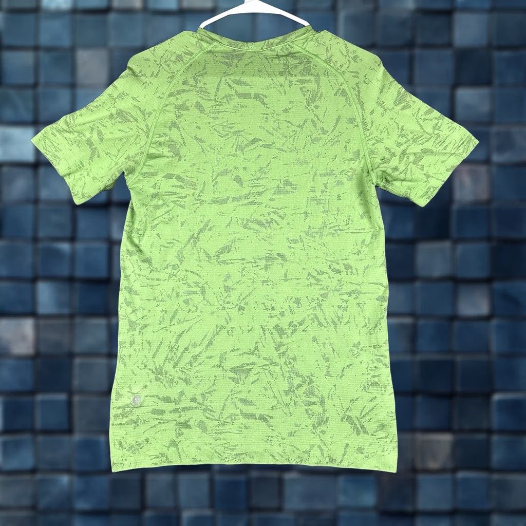 Lululemon Lululemon Metal Vent Tech Shirt Mens XS Green Camouflage Running Training Performance Size US L / EU 52-54 / 3 - 1 Thumbnail