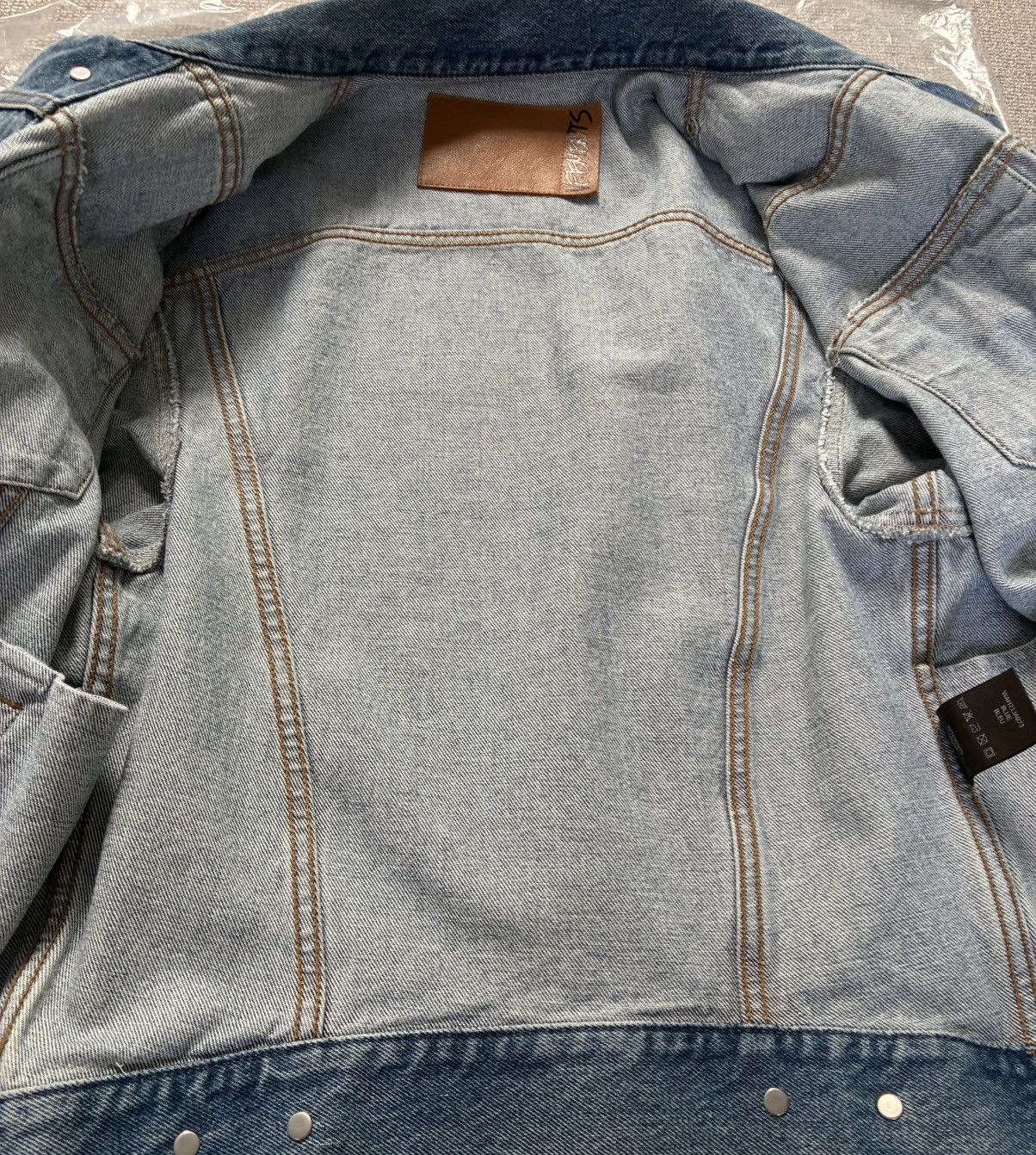 Vetements VETEMENTS Pret-A-Porter Collection Size S Size S / US 4 / IT 40 - 16 Thumbnail