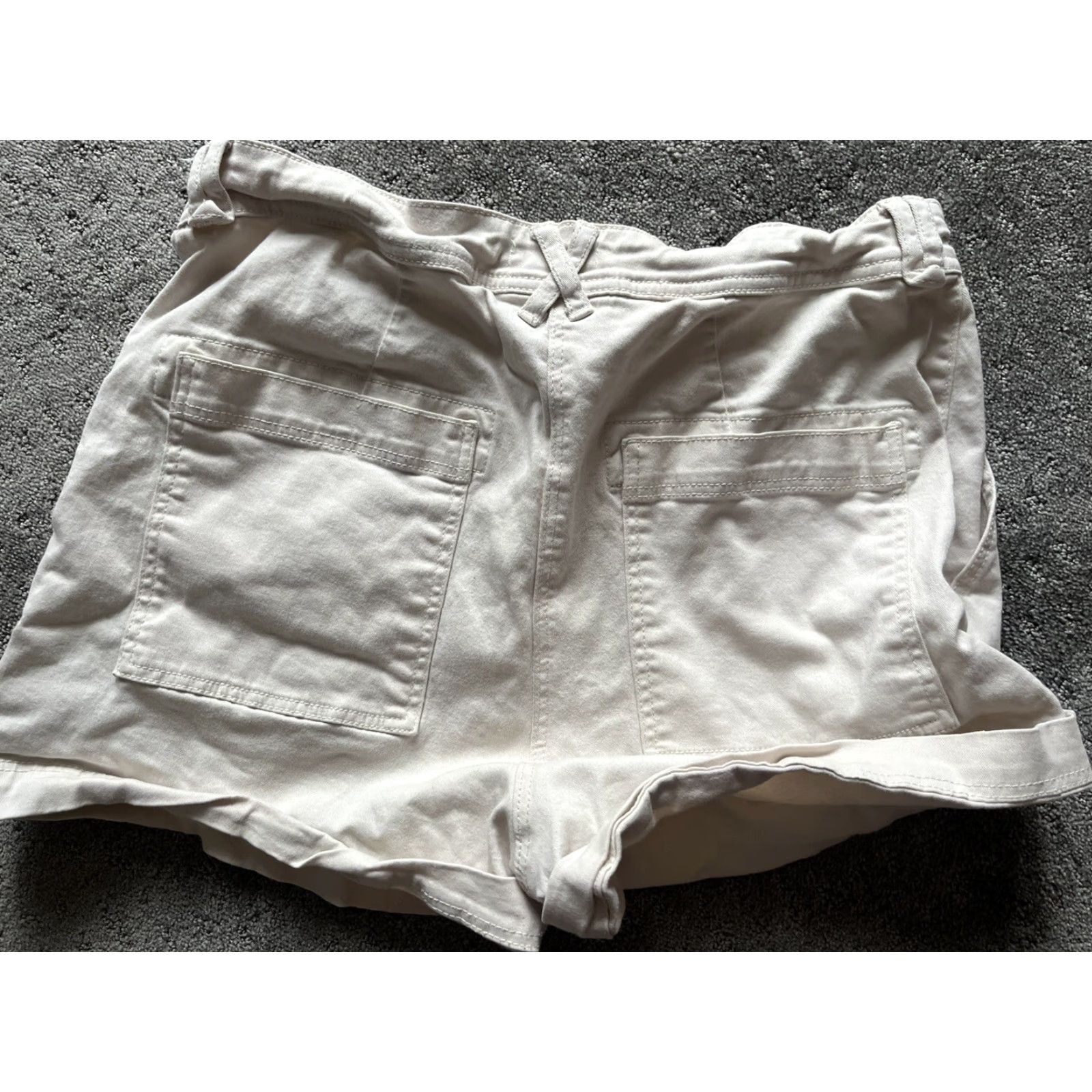 H&M H&M Shorts Womens 12 White Denim Stretch Mid Rise 5-Pocket Design Casual Flat Front Knitted Cotton Blend Pockets Button Zipper Regular Modern Womens Size 34" / US 12 / IT 48 - 2 Thumbnail