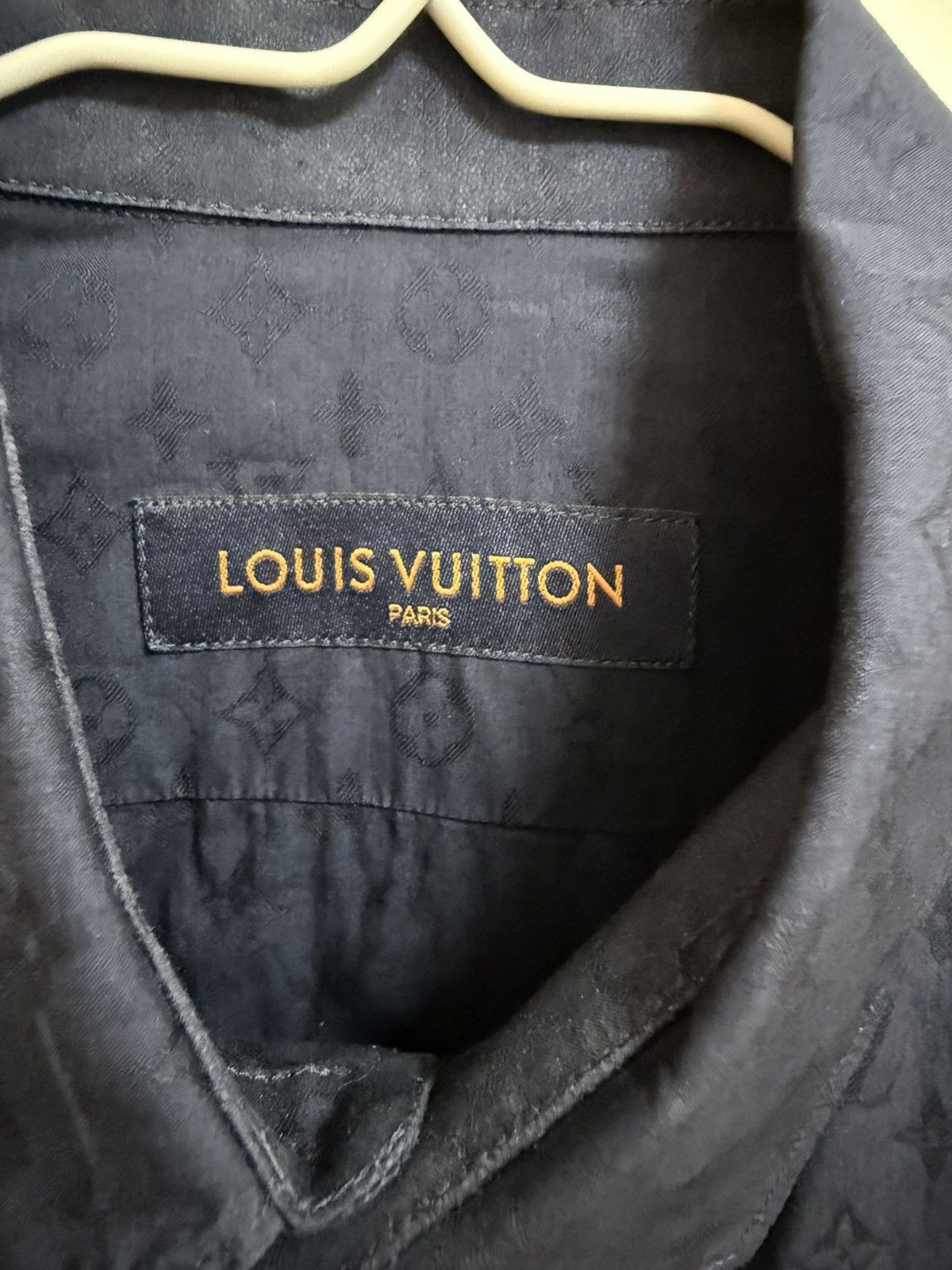 Louis Vuitton Louis Vuitton navy monogram DNA shirt M Size US M / EU 48-50 / 2 - 5 Thumbnail