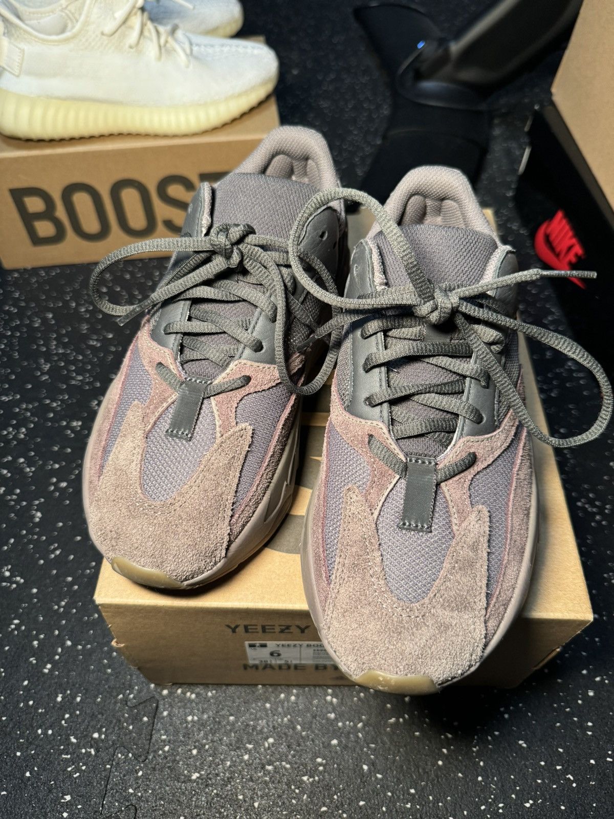 Adidas × Yeezy adidas Yeezy Boost 700 Mauve in size 6Y Size US 6 / EU 39 - 6 Thumbnail