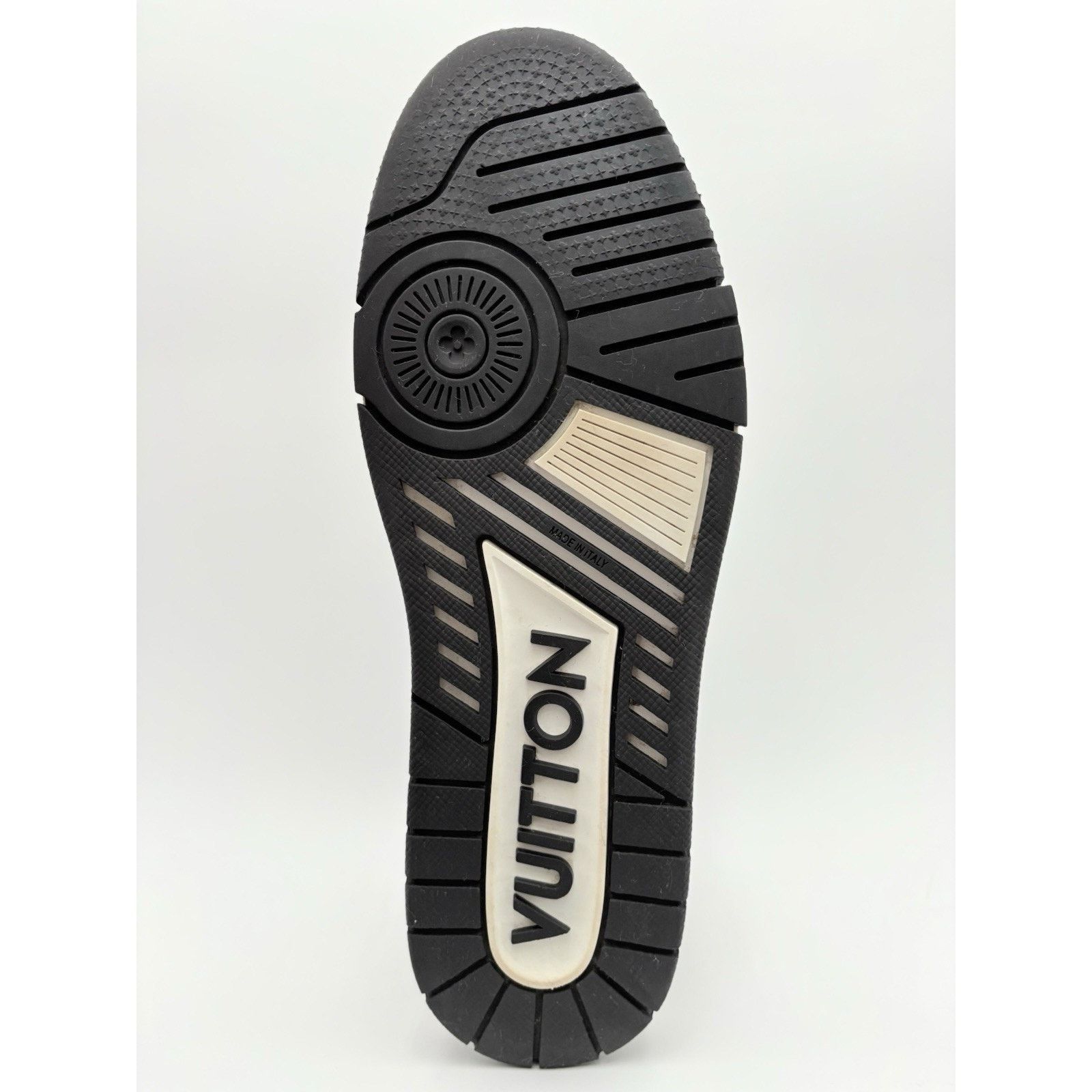 Louis Vuitton 10.5-11 US Louis Vuitton Trainer ' Black White '| VERY CLEAN Size US 11 / EU 44 - 13 Thumbnail
