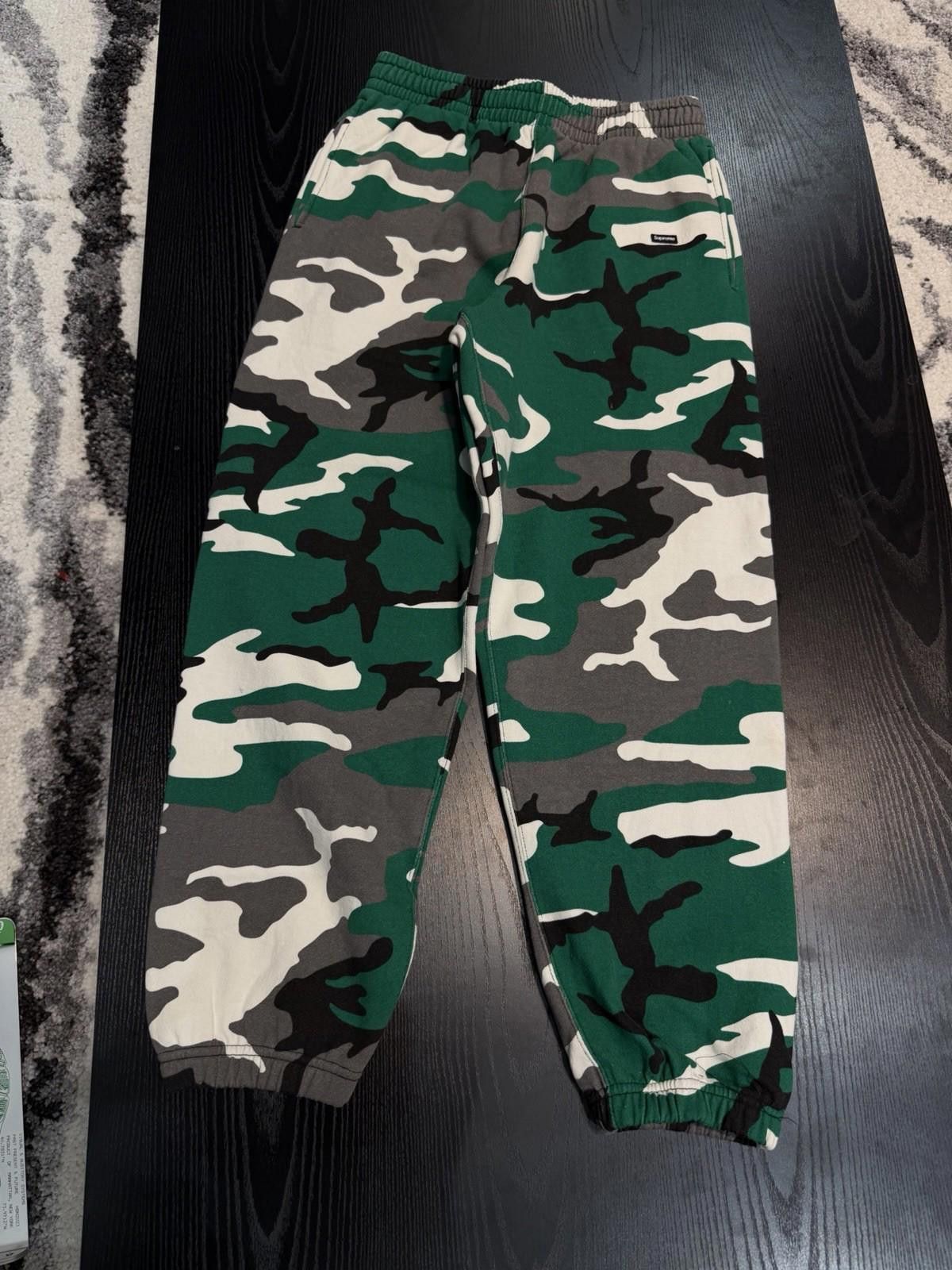 Supreme Supreme Small Box Sweatpant Green Camo Brand New Size US 30 / EU 46 - 4 Thumbnail
