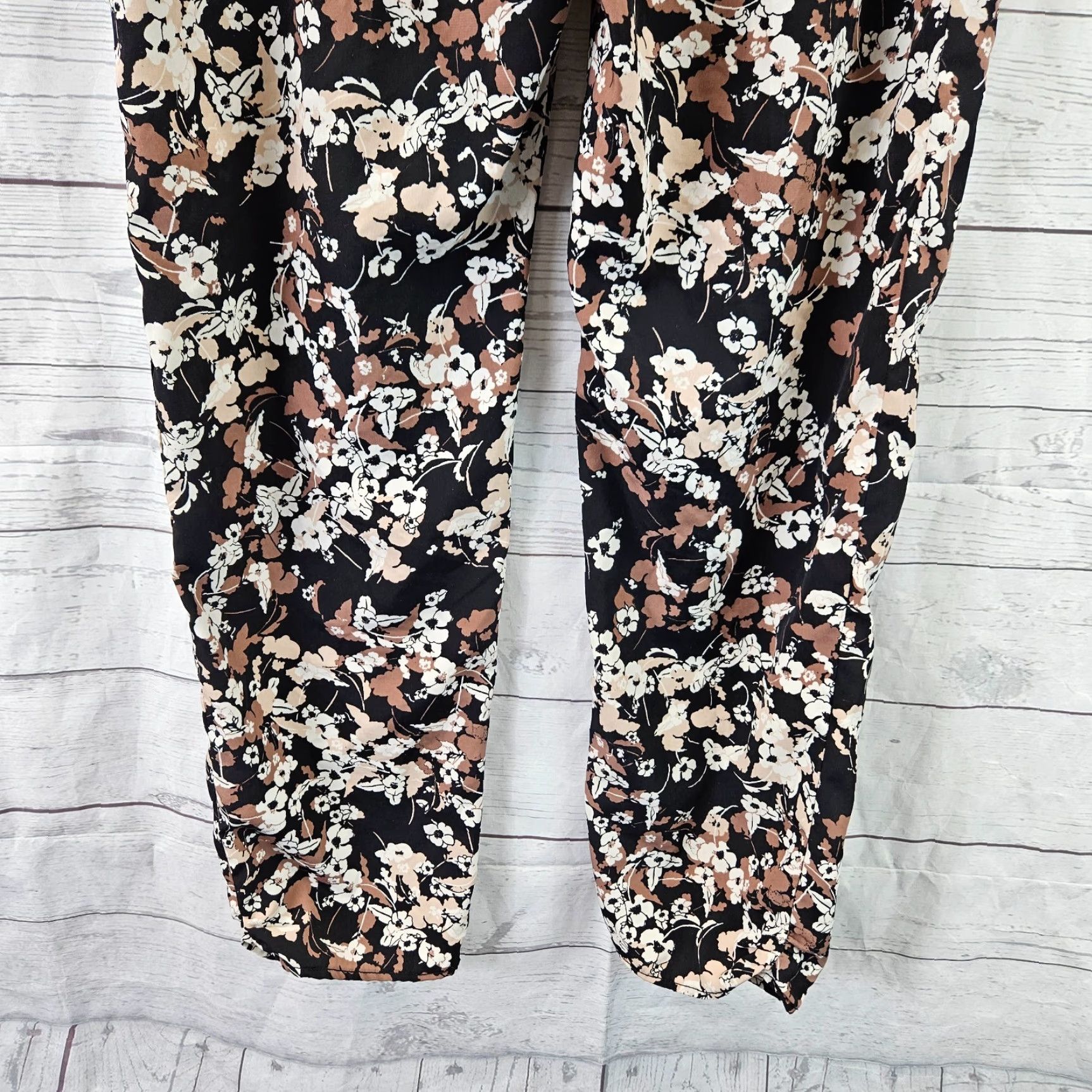 Vintage Cartonnier Womens Cropped Pants Sz 8 Black Floral Mid Rise Inseam 24.5in Shirt? Size 30" / US 8 / IT 44 - 5 Thumbnail