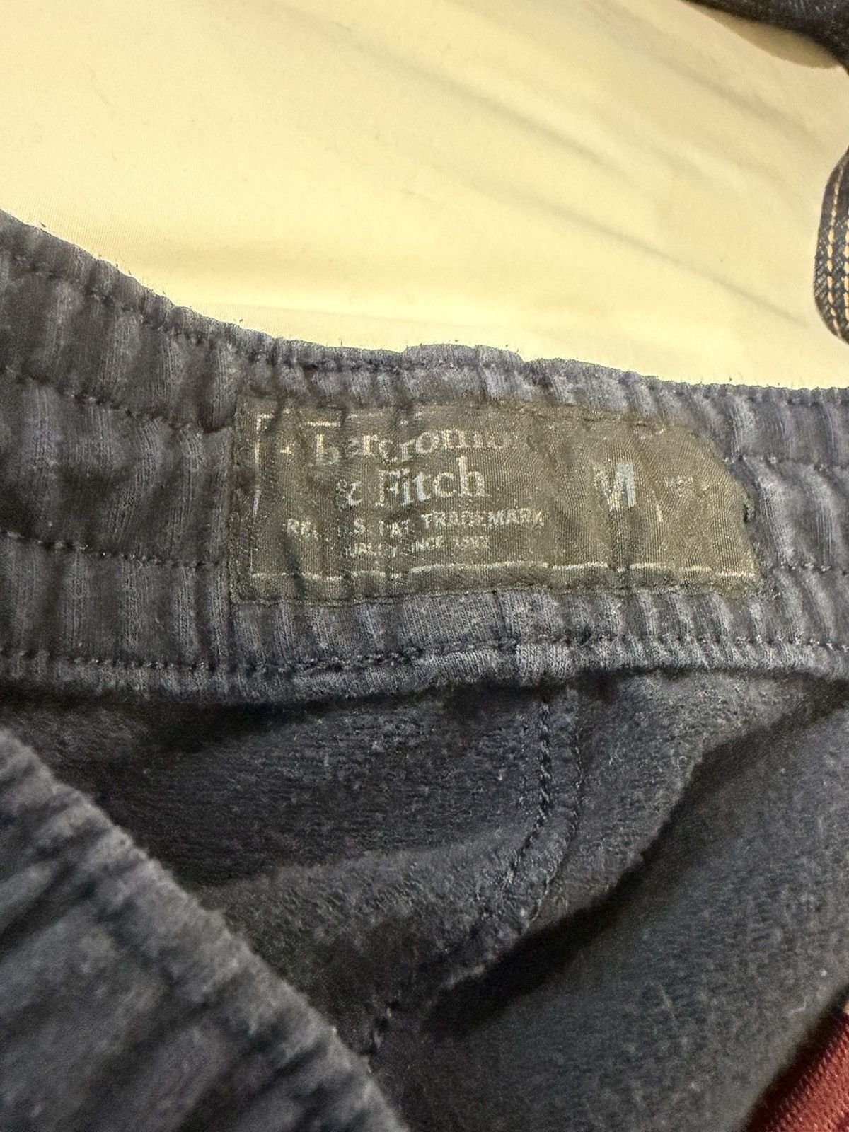 Abercrombie & Fitch A & F navy blue / burgundy stripe joggers size M excellent Size US 32 / EU 48 - 4 Thumbnail