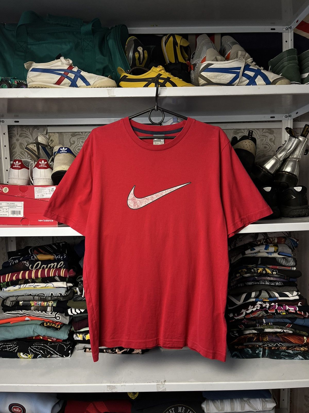 Nike × Vintage Vintage 90s Nike T-Shirt Swoosh Logo Y2K Red Tee Size M Size US M / EU 48-50 / 2 - 1 Thumbnail