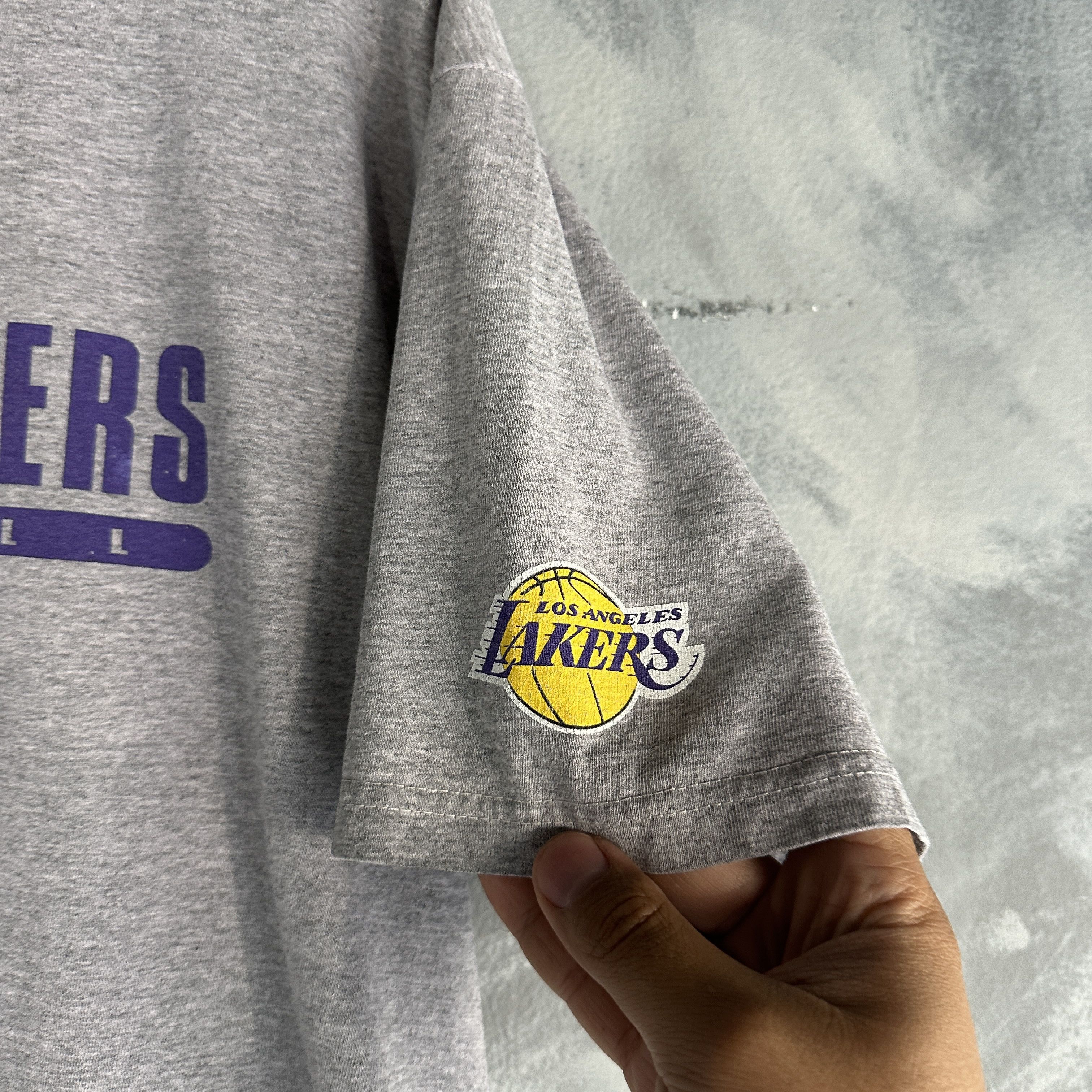 Nike VTG Nike Los Angeles Lakers T Shirt Mens Center Swoosh Size US L / EU 52-54 / 3 - 5 Thumbnail