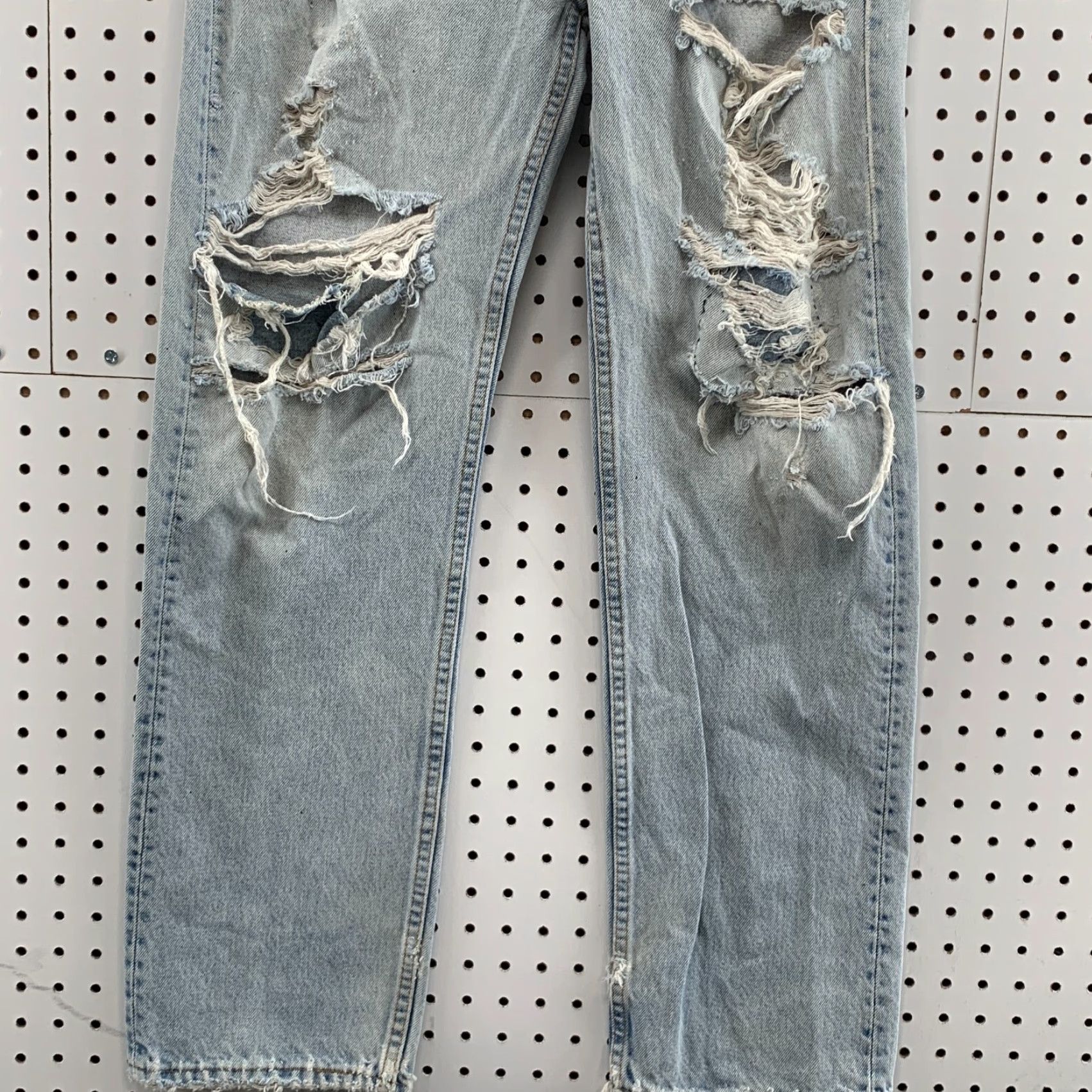 Levi's VINTAGE Levi's 505 Jeans Adult Men 31x29 Blue Distressed Straight Leg Regular Fit USA 90s Mens Size US 31 - 6 Thumbnail