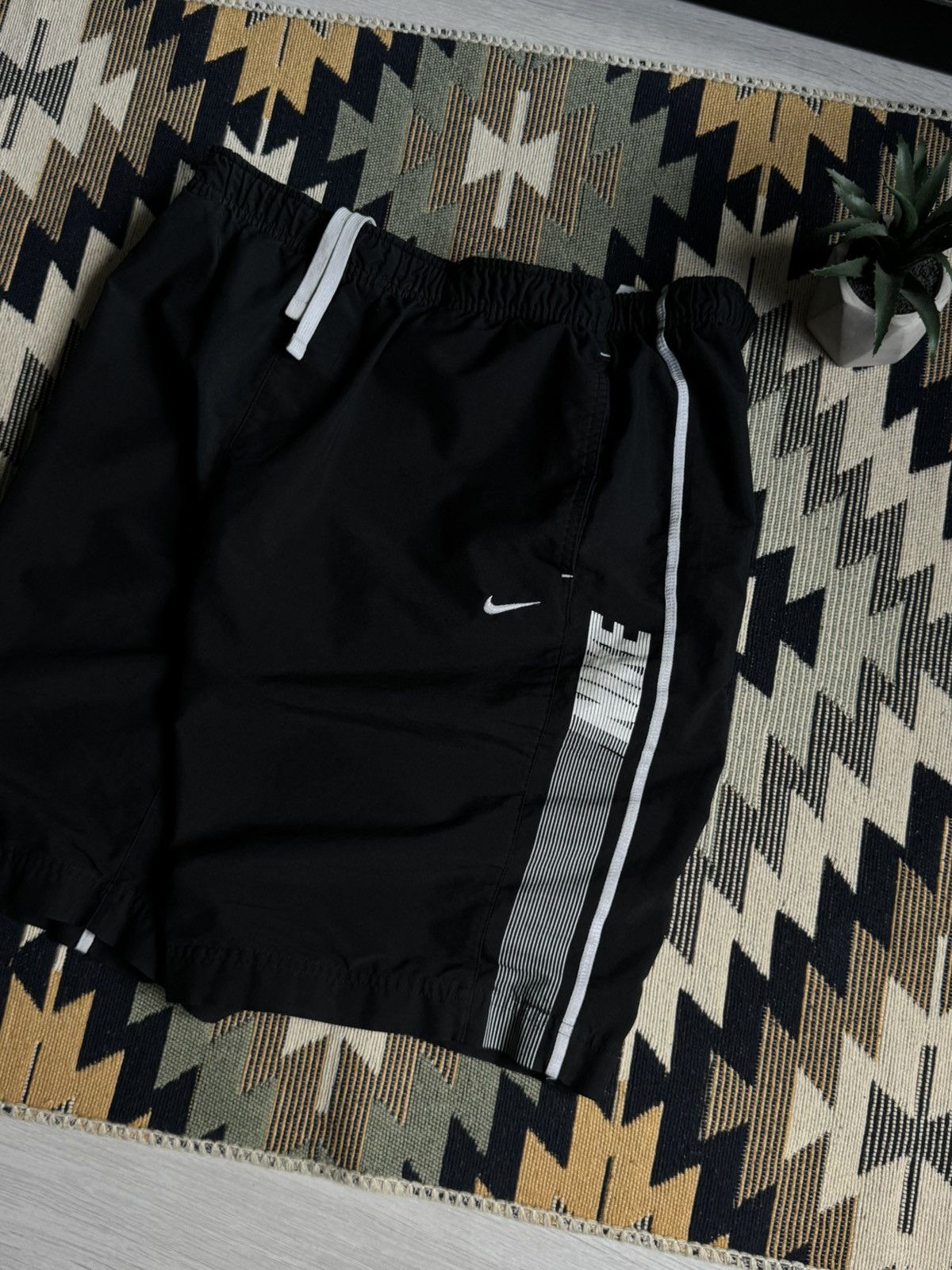 Nike Vintage Nike Nylon Logo Y2K Shorts Size US 36 / EU 52 - 2 Thumbnail