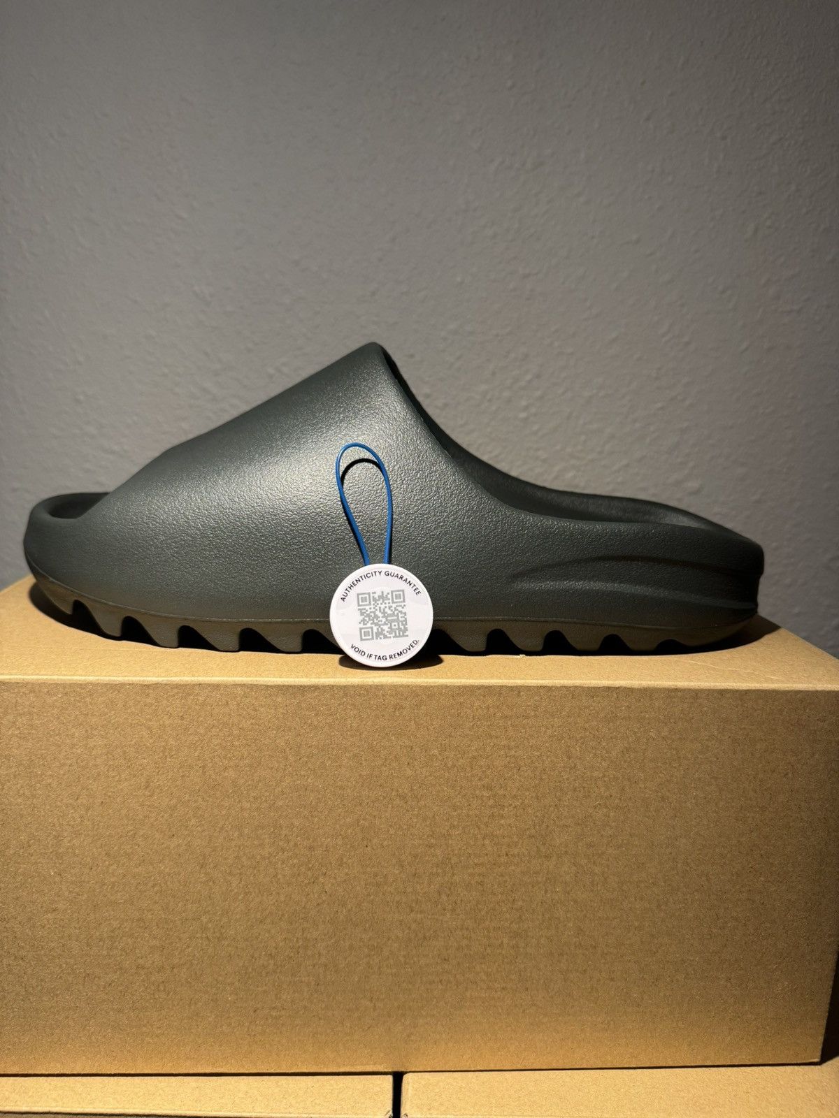 Adidas Yeezy ‘Dark Onyx’ Slide Size US 12 / EU 45 - 6 Thumbnail