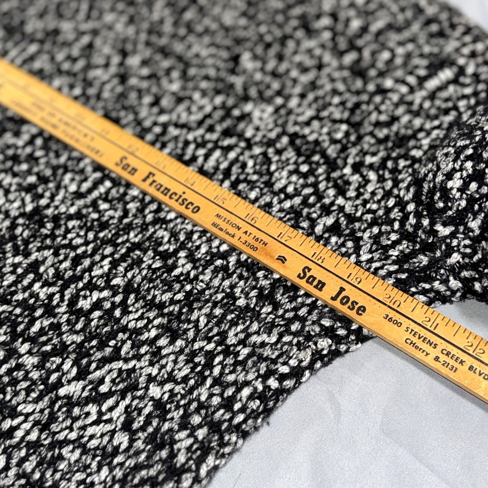 Vince Vince Sweater Womens XS Black White Boucle Knit Crewneck Pullover Crew Neck Long Sleeve Sold Pattern Solid Knit Vintage Noe? Size XS / US 0-2 / IT 36-38 - 7 Thumbnail