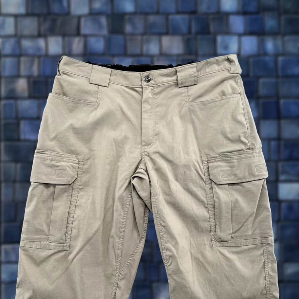 Vintage Duluth Cargo Pants Mens Nylon Beige XLx30 Outdoor Workwear Pockets Brown Canvas Zip Straight Relaxed 30 In Inseam 30 Size US 32 / EU 48 - 1 Thumbnail
