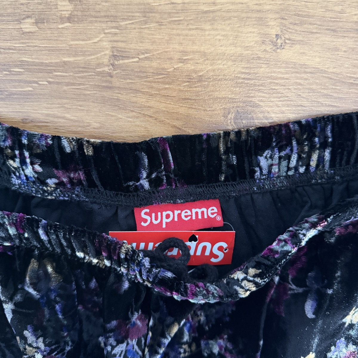 Supreme Supreme Floral Velour Shorts Size Large Size US 35 - 6 Thumbnail
