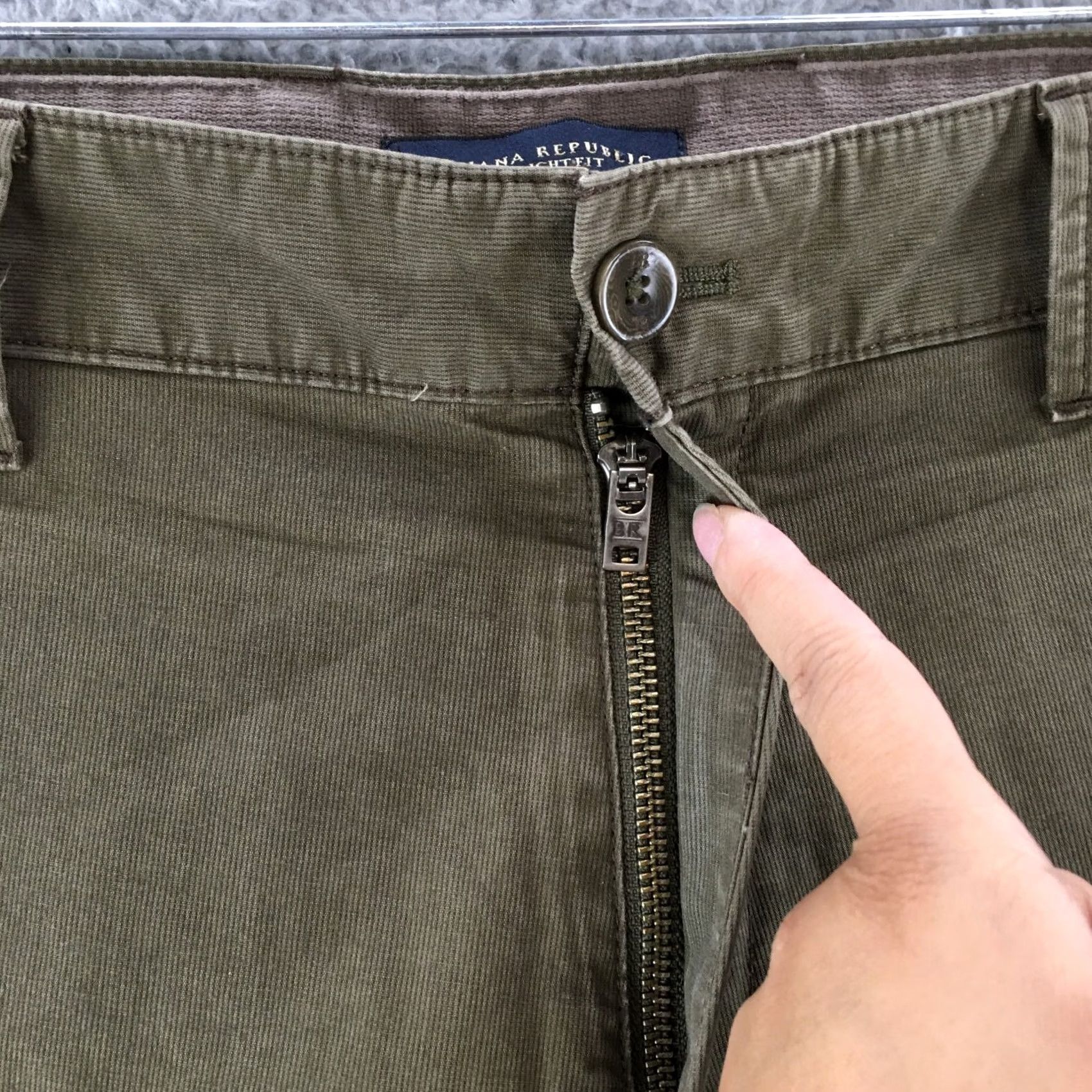 Banana Republic Banana Republic Straight Fit Pants Mens 36/30 Green Mid Rise Zip Fly Casual Pants Mens Green Straight Fit Slant Pockets 36/30 Regular Rise Size US 36 / EU 52 - 4 Thumbnail