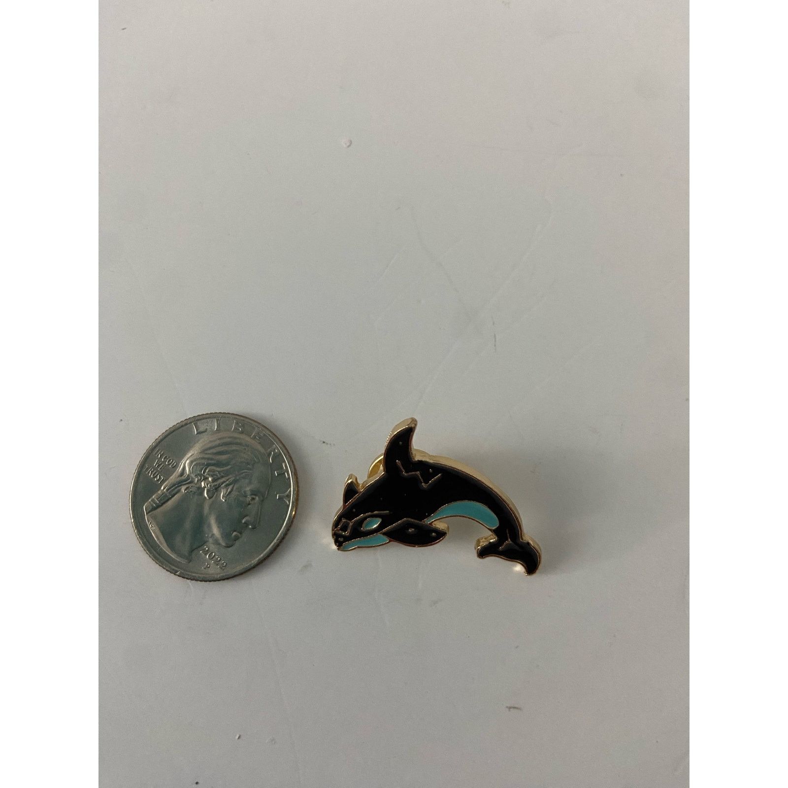 Other Black enamel and teal whale pin Size ONE SIZE - 3 Thumbnail