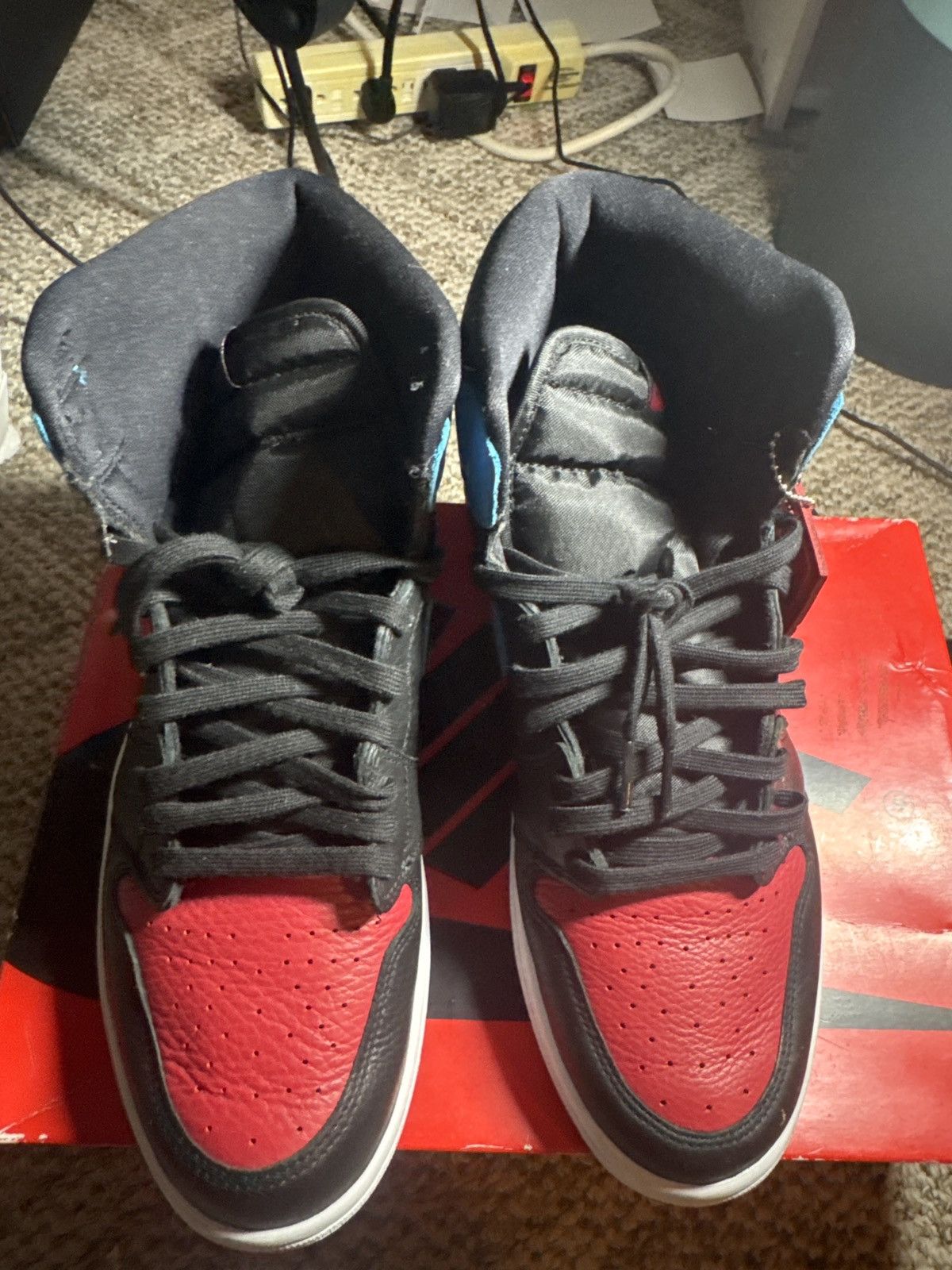Nike Womens Air Jordan 1 High OG NC to Chi Size US 12.5 / EU 45-46 - 3 Thumbnail