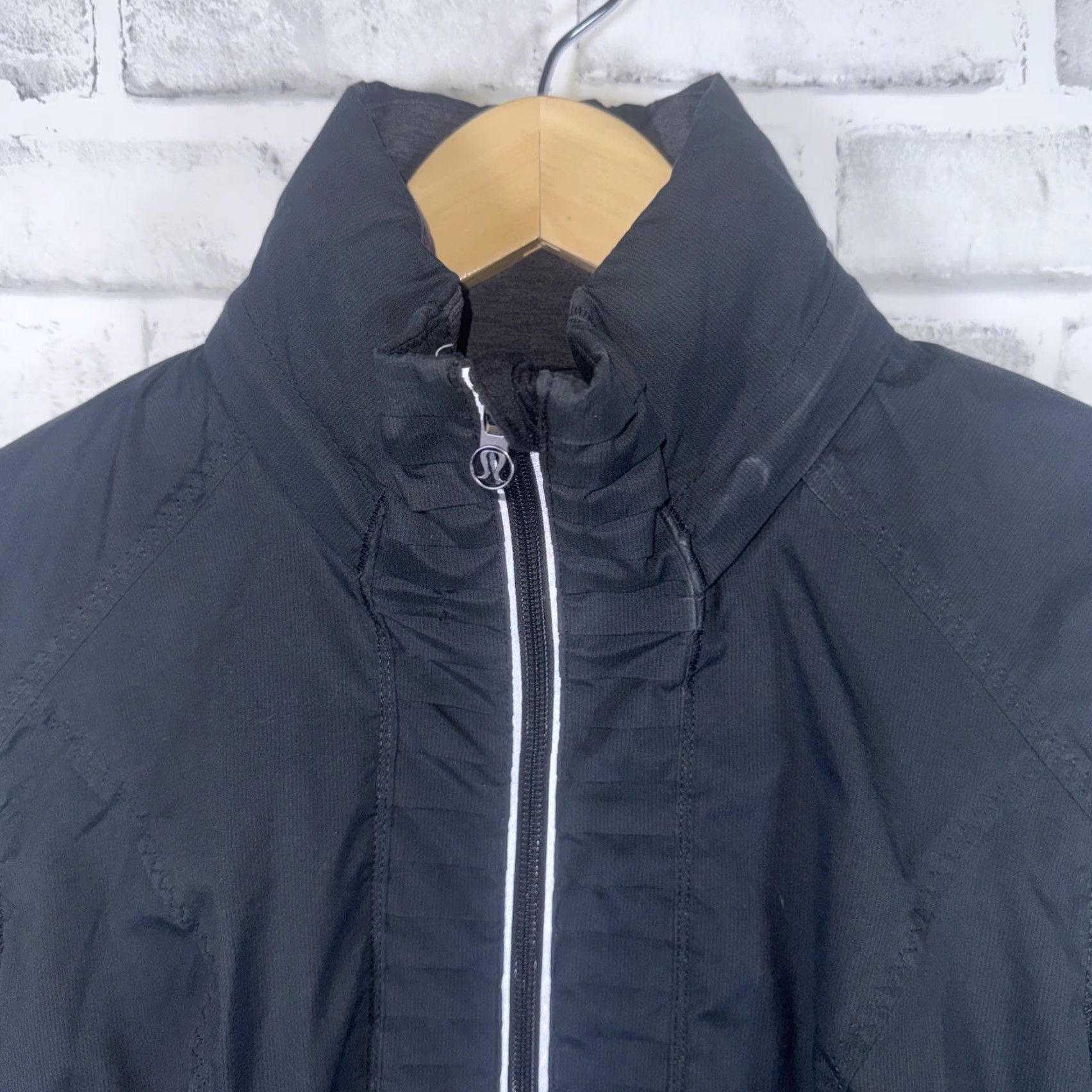 Lululemon Lululemon Black Full Zip Jacket Womens Size 8 - Jacket, Black, Full Zip, Activewear, Womens, Size 8 Size M / US 6-8 / IT 42-44 - 2 Thumbnail
