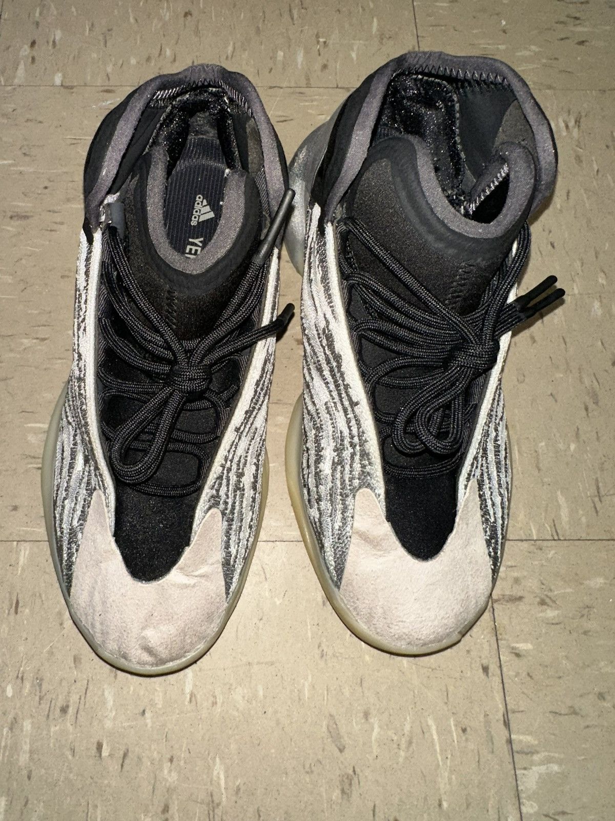 Adidas Yeezy Quantum Size US 9 / EU 42 - 1 Thumbnail
