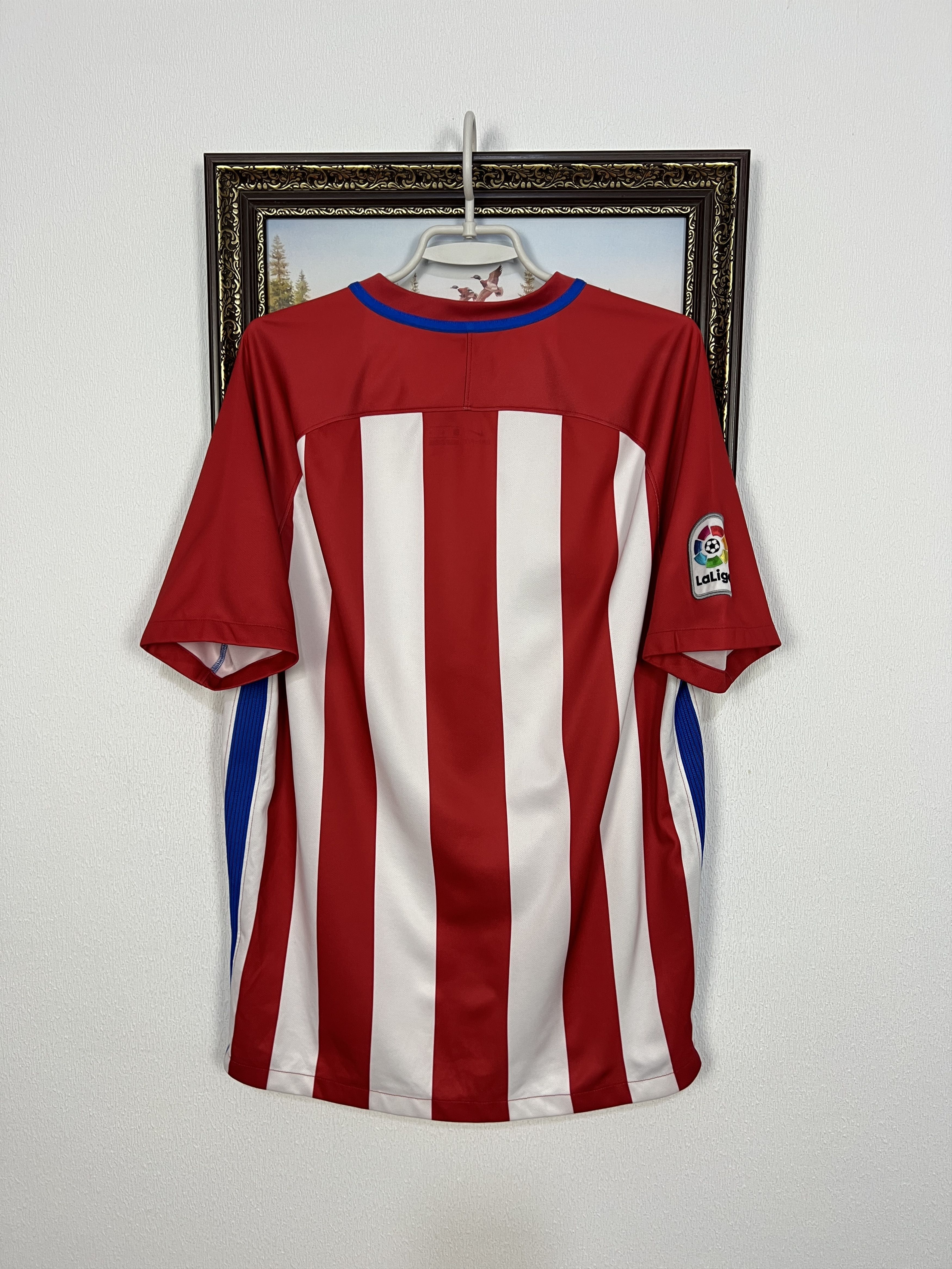 Nike Atletico Madrid Home football shirt 2016 Soccer Nike Jersey Size US L / EU 52-54 / 3 - 16 Thumbnail