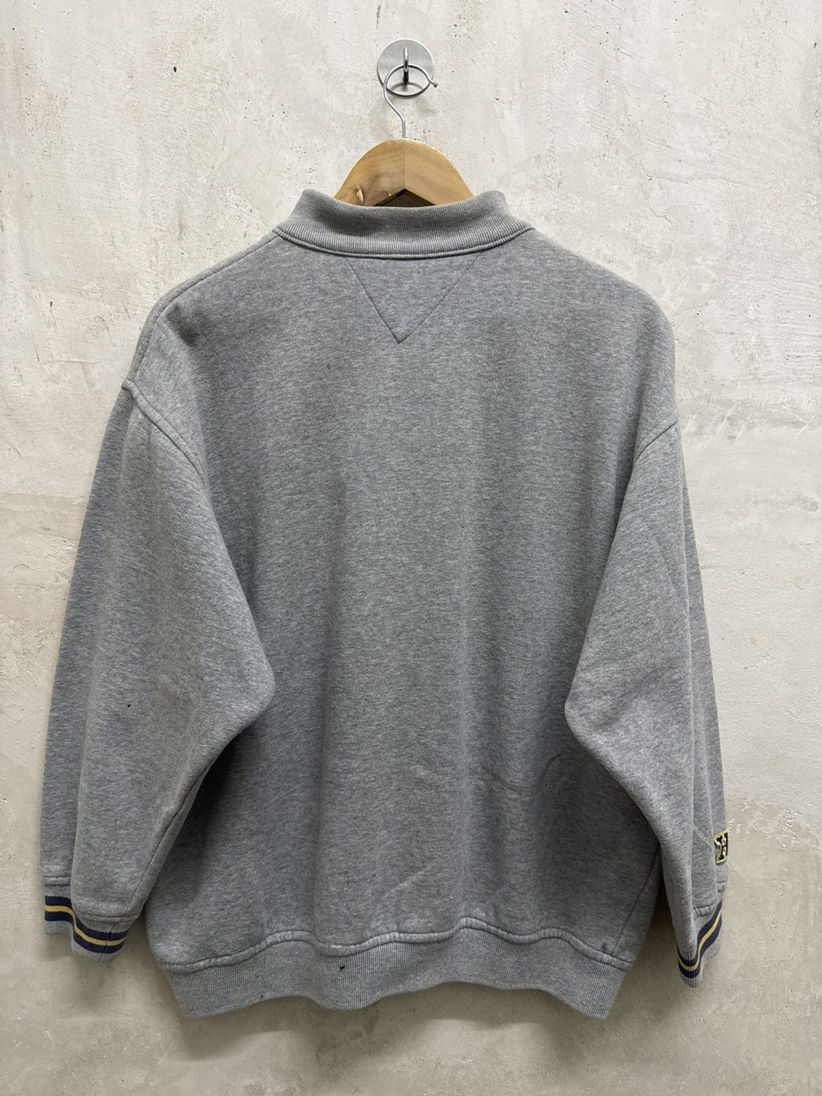Tommy Hilfiger Distressed Tommy Hilfiger Spell Out Half Zipper Sweatshirt Size US L / EU 52-54 / 3 - 3 Thumbnail