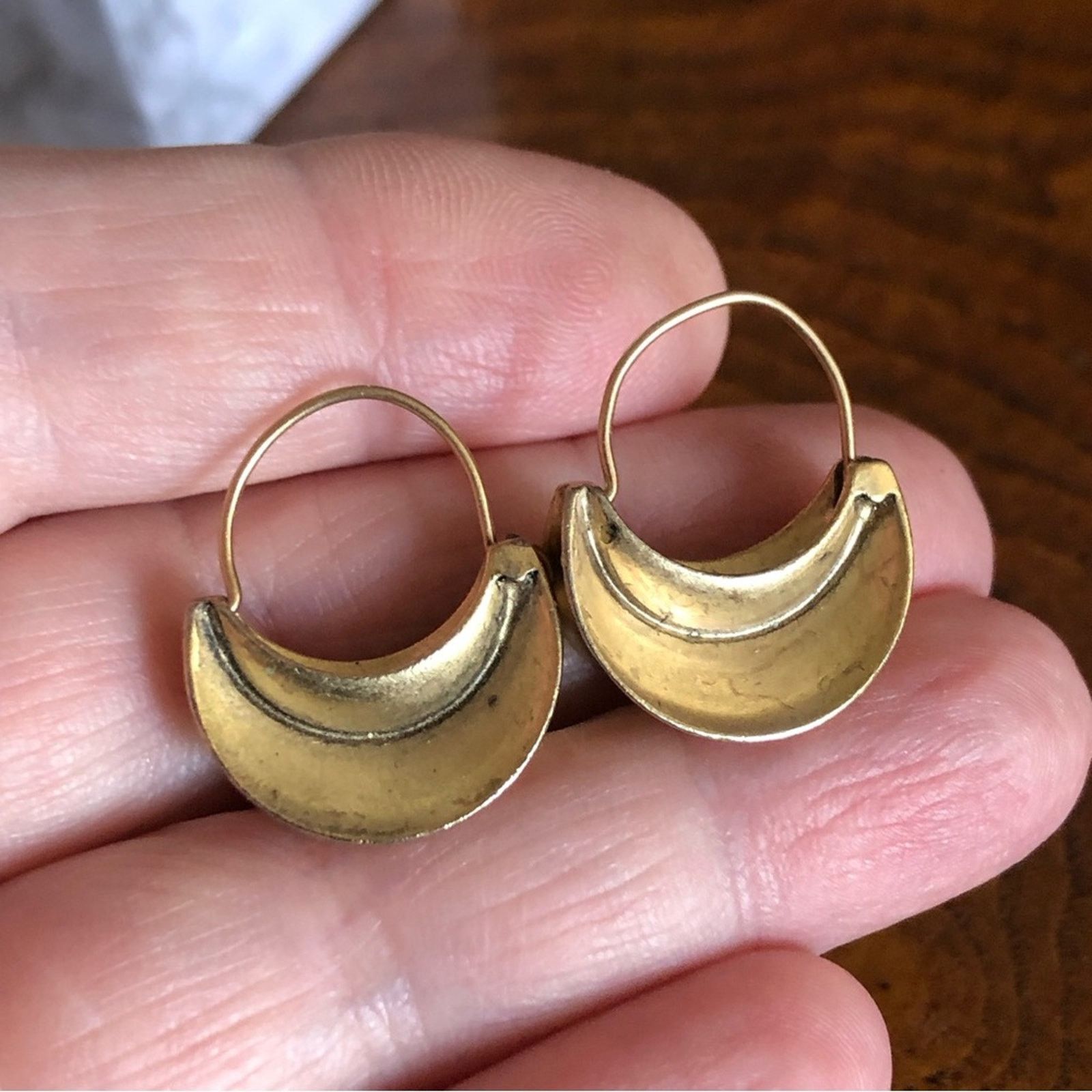 Vintage Vintage matte gold moon shape dangle loop earrings Size ONE SIZE - 4 Thumbnail
