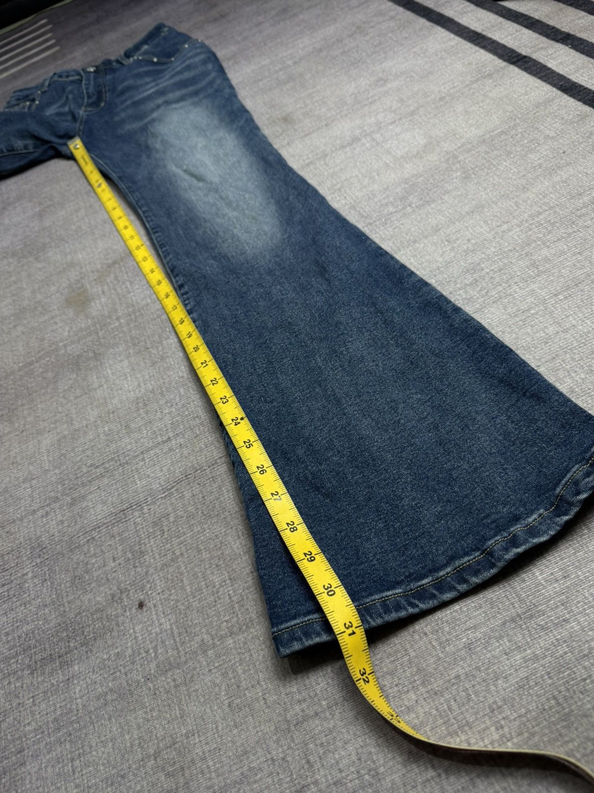 Tornado Mart ROMWE Y2K SKULL ART STUDED PANTS Size 25" / US 0 / IT 36 - 12 Thumbnail