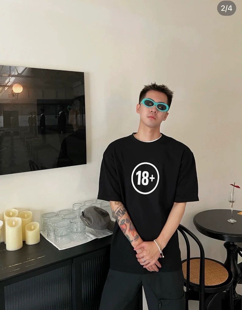 Balenciaga Balenciaga Printed logo short sleeve T-shirt 2504-Nextarrow Size US S / EU 44-46 / 1 - 6 Thumbnail