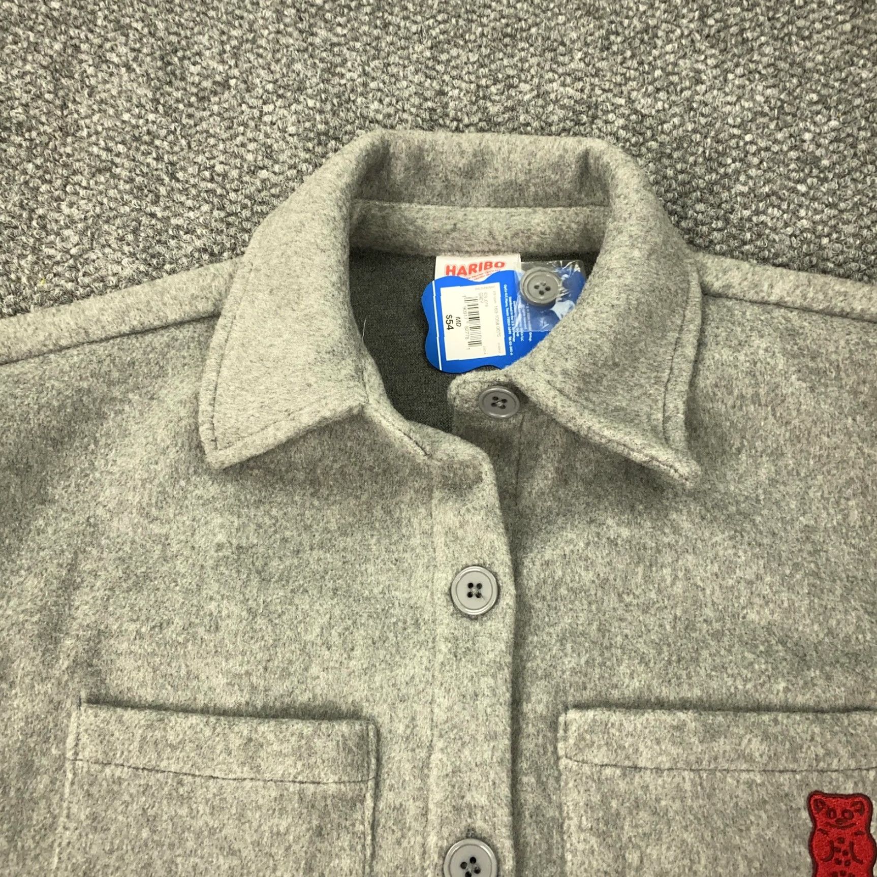 Vintage HARIBO Jacket Womens Medium Gray Button Front Gummy Bear Patch Fleece Shacket Size M / US 6-8 / IT 42-44 - 3 Thumbnail