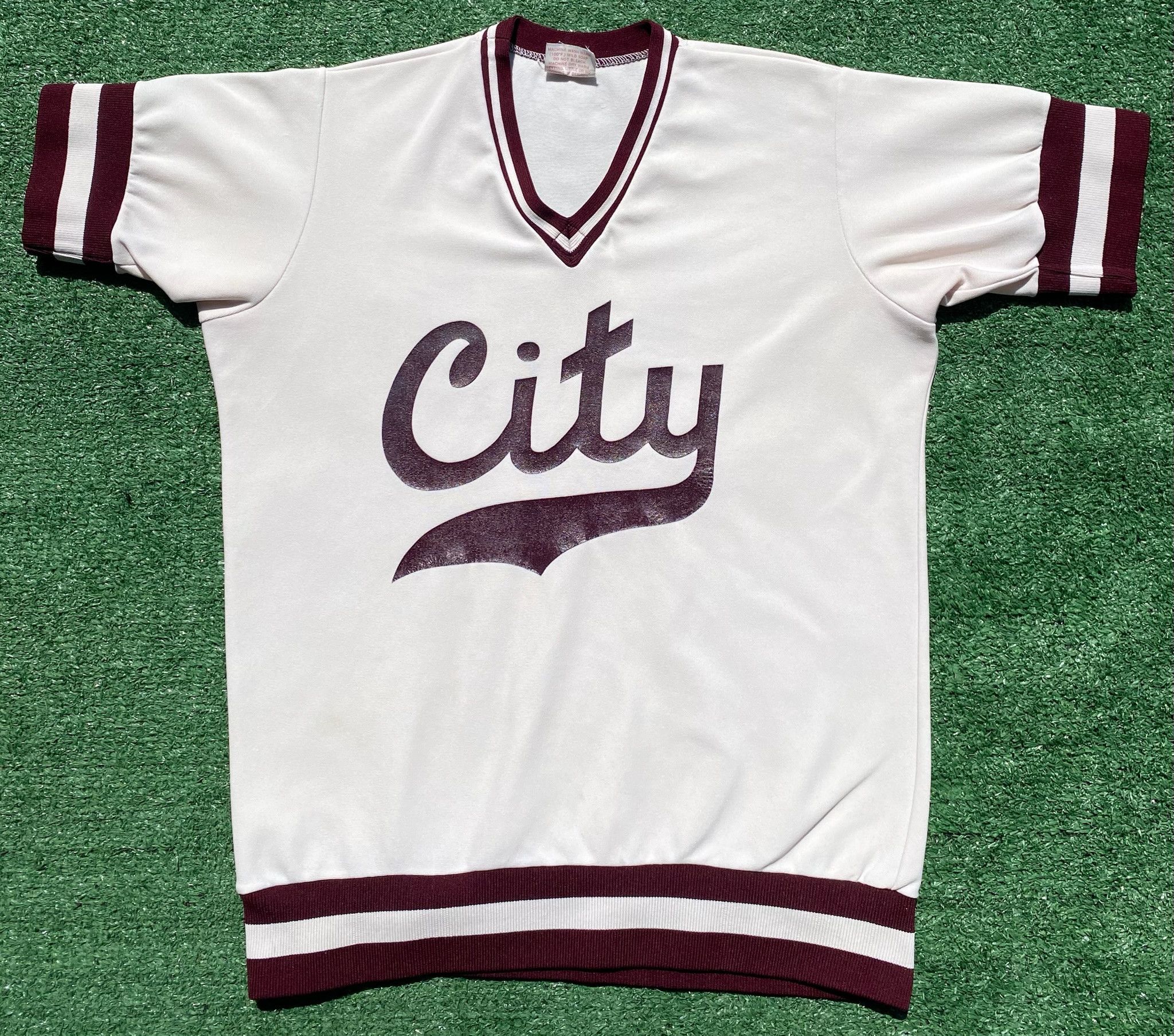 Vintage 70’s Betlin City Nylon Jersey Gym Shirt Small Short Size US S / EU 44-46 / 1 - 1 Thumbnail