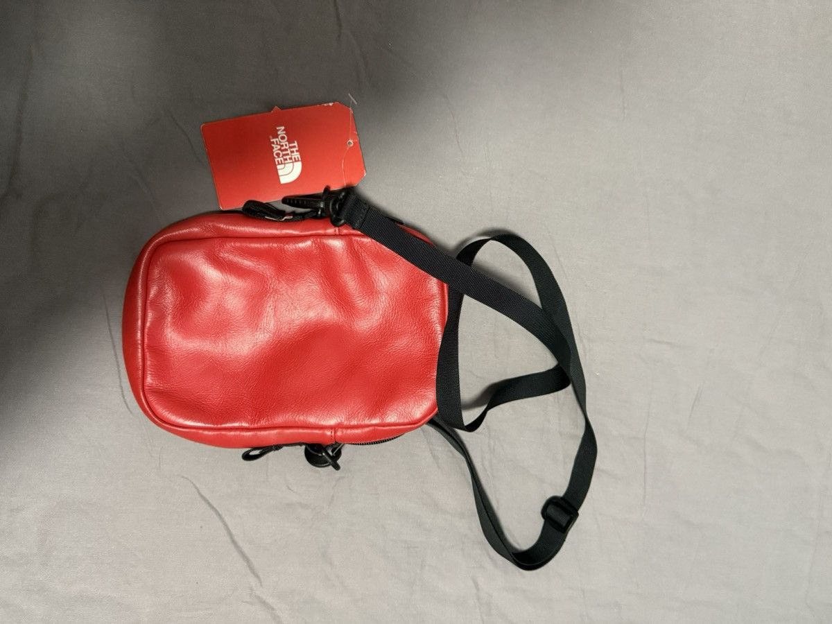 Supreme Supreme the north face tnf leather shoulder bag Red Size ONE SIZE - 3 Thumbnail
