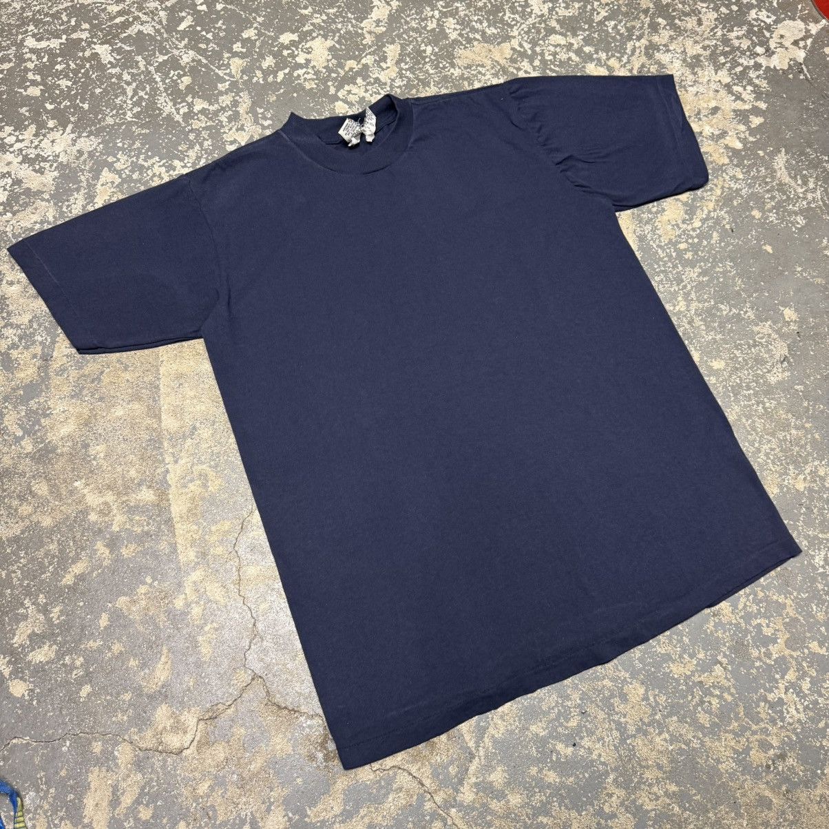 Nutmeg Vintage Nutmeg Mills Navy Blank 90s Single Stitch Tshirt USA Size US L / EU 52-54 / 3 - 8 Thumbnail