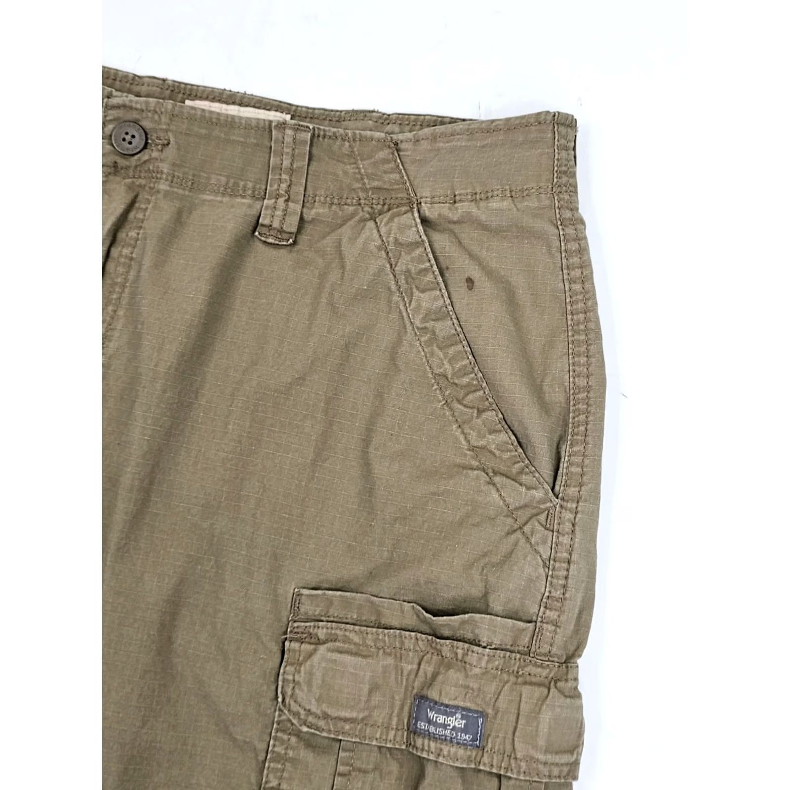 Wrangler Wrangler Relaxed Fit Ripstop Cargo Shorts Men 38 Cargo Pocket Brown Inseam 9.5" Coyote Tan Ripstop Modern Outdoor Casual Workwear Size US 38 / EU 54 - 2 Thumbnail
