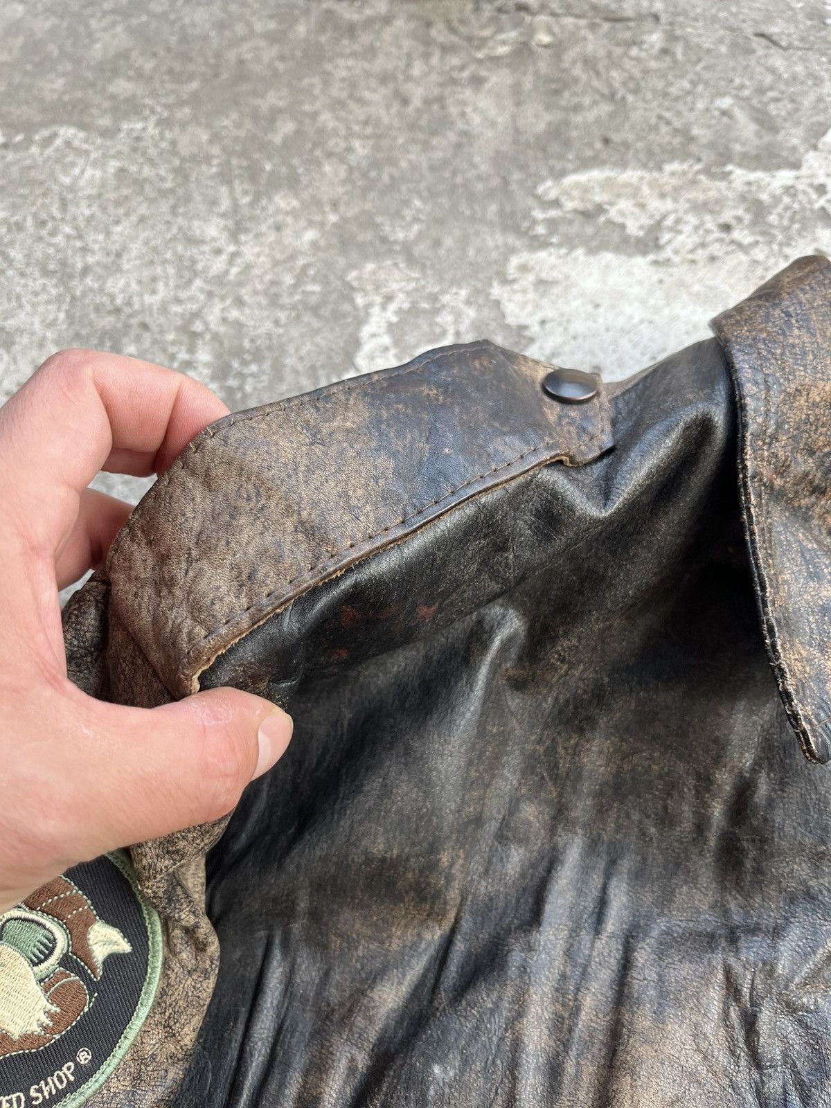 If Six Was Nine × Le Grande Bleu (L.G.B.) Thrashed Sun Faded Distressed Vintage Leather Bomber Jacket Size US M / EU 48-50 / 2 - 4 Thumbnail