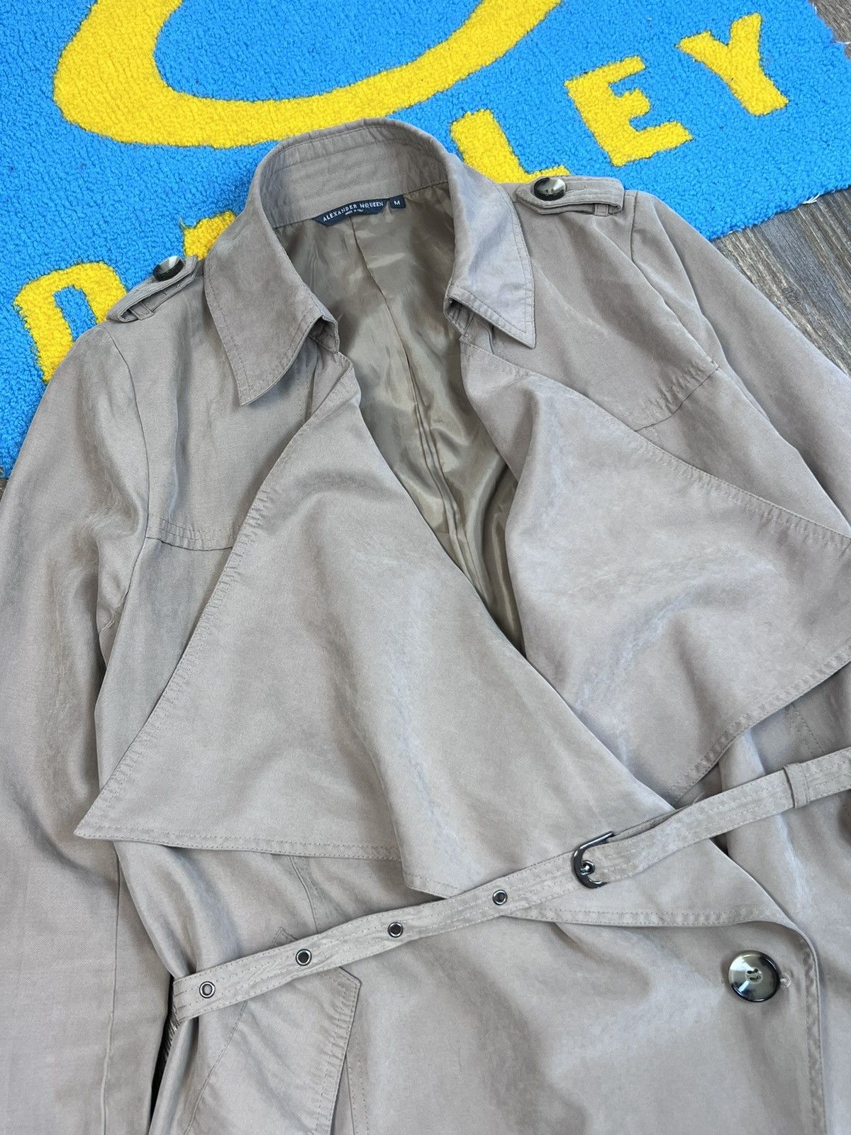 Alexander McQueen Alexander McQueen Lace Asymmetrical Drape Short Trench Coat Size M / US 6-8 / IT 42-44 - 6 Thumbnail