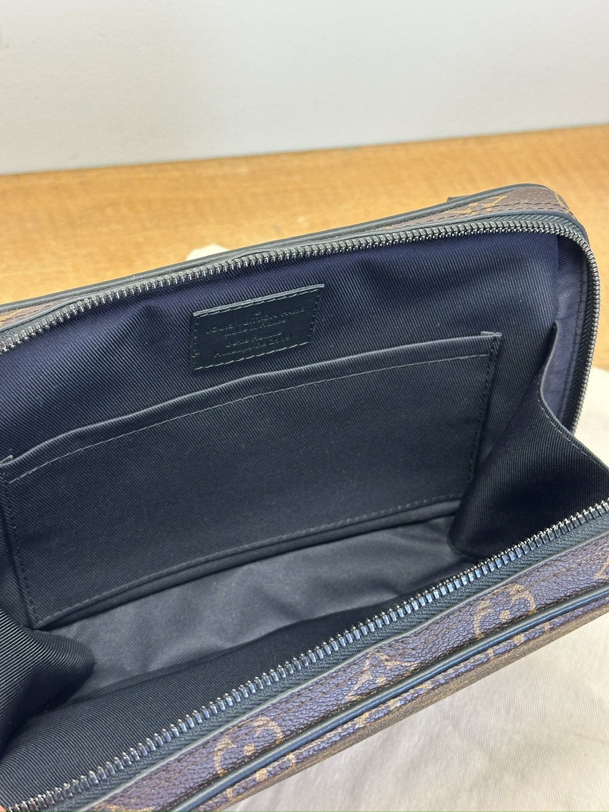 Louis Vuitton Louis Vuitton Utility Front Bag Size ONE SIZE - 11 Thumbnail