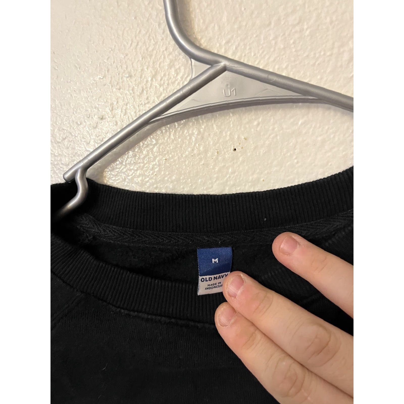 Old Navy Old Navy Sweatshirt Women’s Black Solid Size M Pullover Size M / US 6-8 / IT 42-44 - 3 Thumbnail