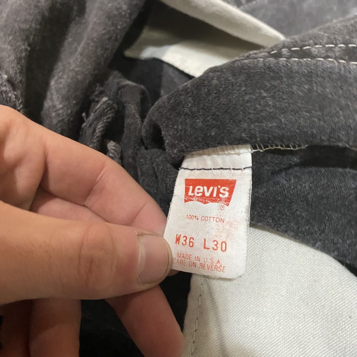 Levi's × Vintage Vintage Levi’s 550 Relaxed Fit Black Faded Jeans USA 90s Size US 35 - 3 Thumbnail