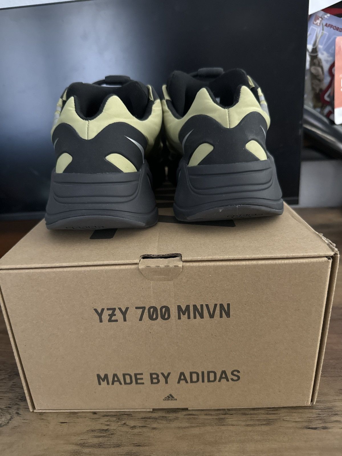 Adidas × Yeezy Yeezy 700 MNVM Resin Size 10 Size US 10 / EU 43 - 4 Thumbnail