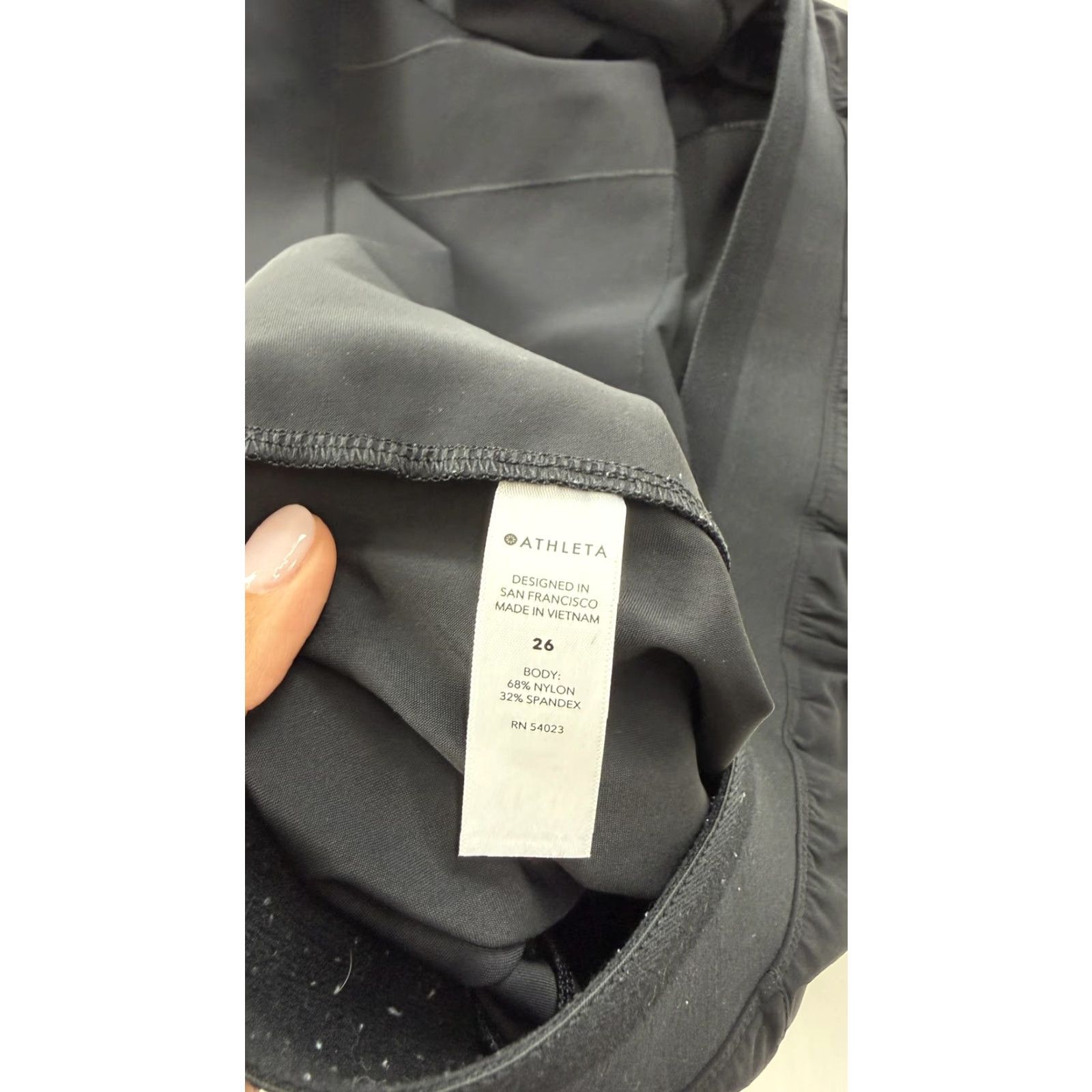 Athleta Athleta Shorts Womens 26 Black Cosmic Bermuda Pull On Stretch Zip Pockets Size 26" / US 2 / IT 38 - 6 Thumbnail