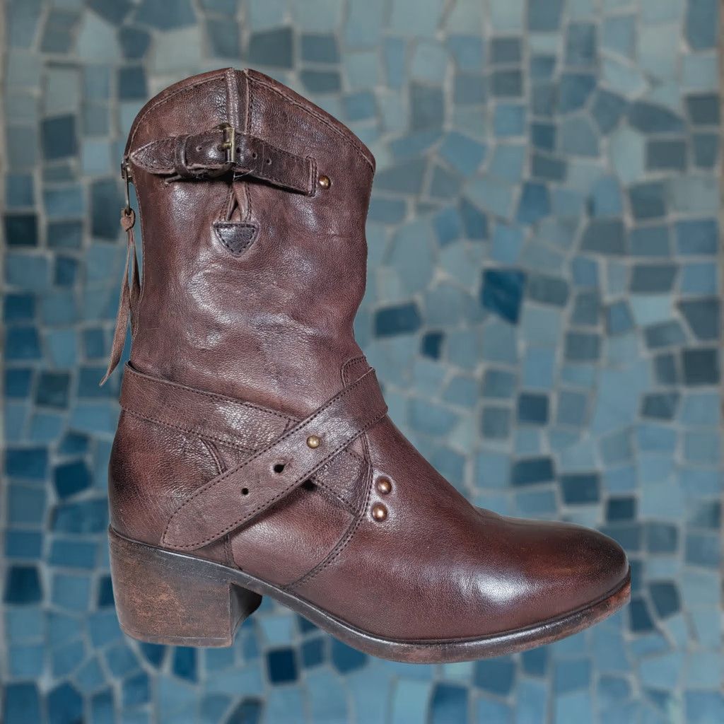 Ugg UGG Australia Cattania Brown Leather Heeled Boots Wrap Strap Back Zip Women's 9 Boots Women Brown Leather Heeled Boots Wrap Strap Back Zip 9 Size US 9 / IT 39 - 1 Thumbnail