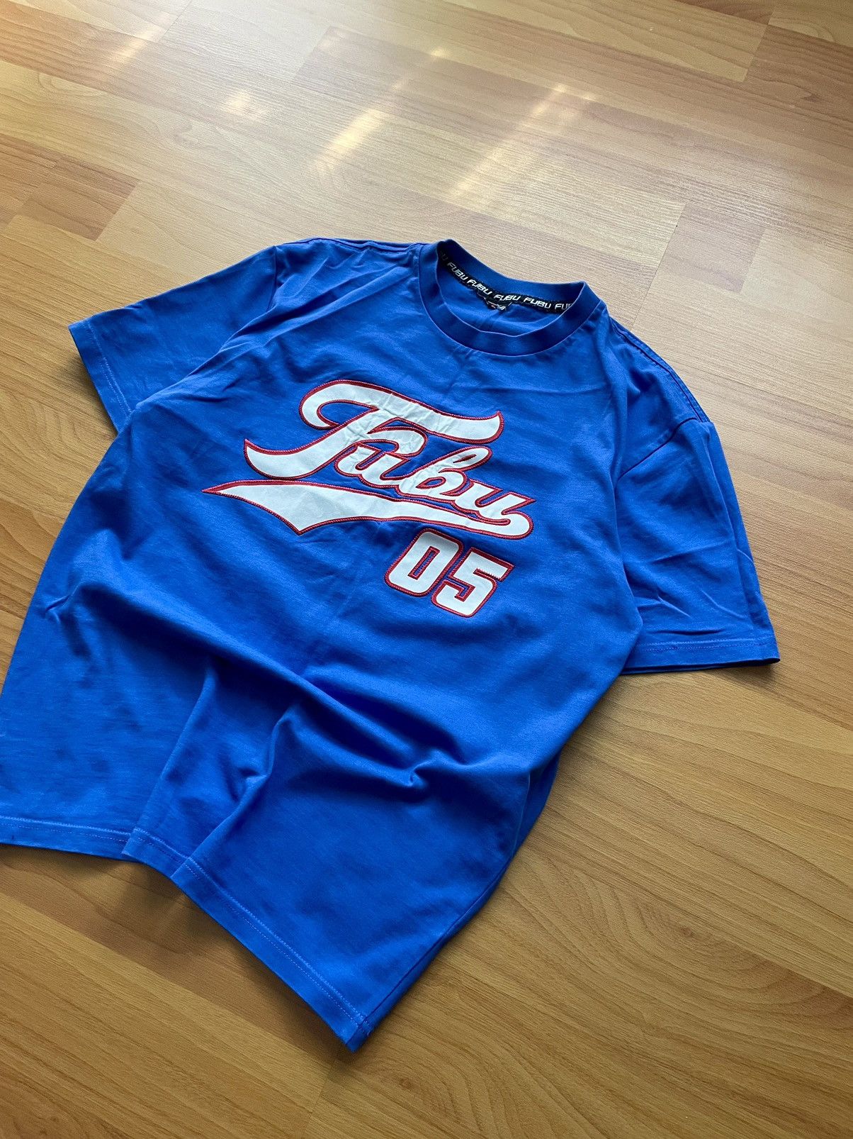Fubu Vintage Fubu 05 Centre Logo Rap T-shirt Size US L / EU 52-54 / 3 - 3 Thumbnail