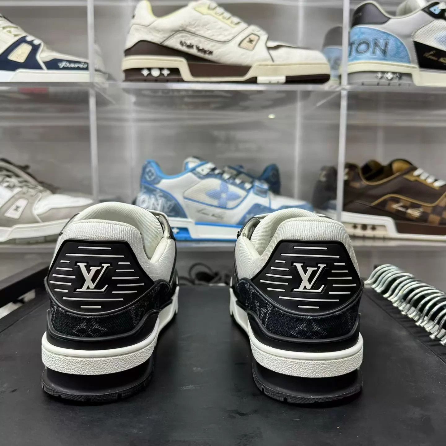 Louis Vuitton LV Trainer Panda Embossed Low Top Unisex White/Black UK6 Size US 7 / EU 40 - 4 Thumbnail