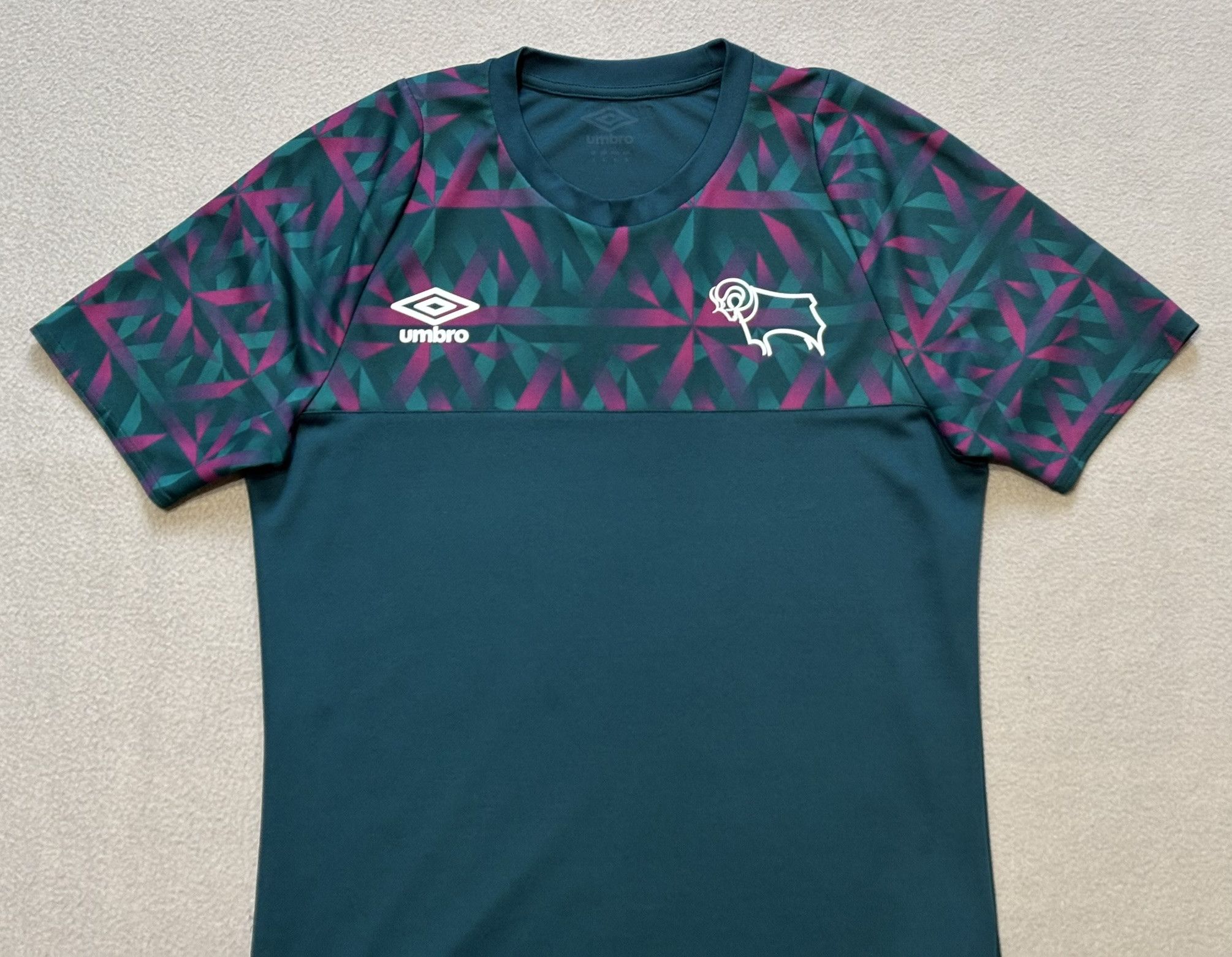 Umbro Derby County 2022/2023 Umbro Goalkeeper Jersey Size S Size US S / EU 44-46 / 1 - 6 Thumbnail
