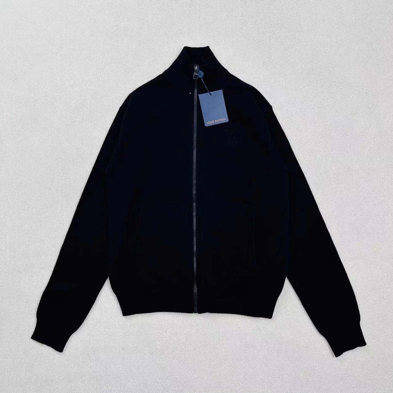 Louis Vuitton Louis Vuitton Embossed Logo Cashmere Jacket XS Size US XS / EU 42 / 0 - 1 Thumbnail