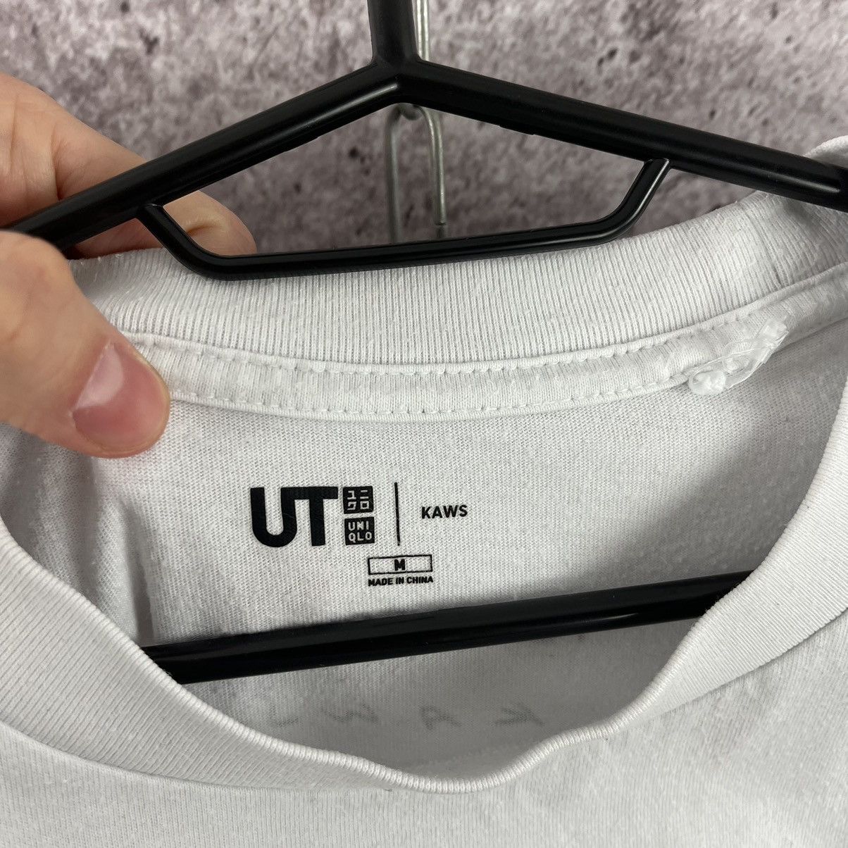 Kaws × Uniqlo Uniqlo x Kaws T-Shirt Planet Earth Big Logo Y2K Size M Size US M / EU 48-50 / 2 - 9 Thumbnail