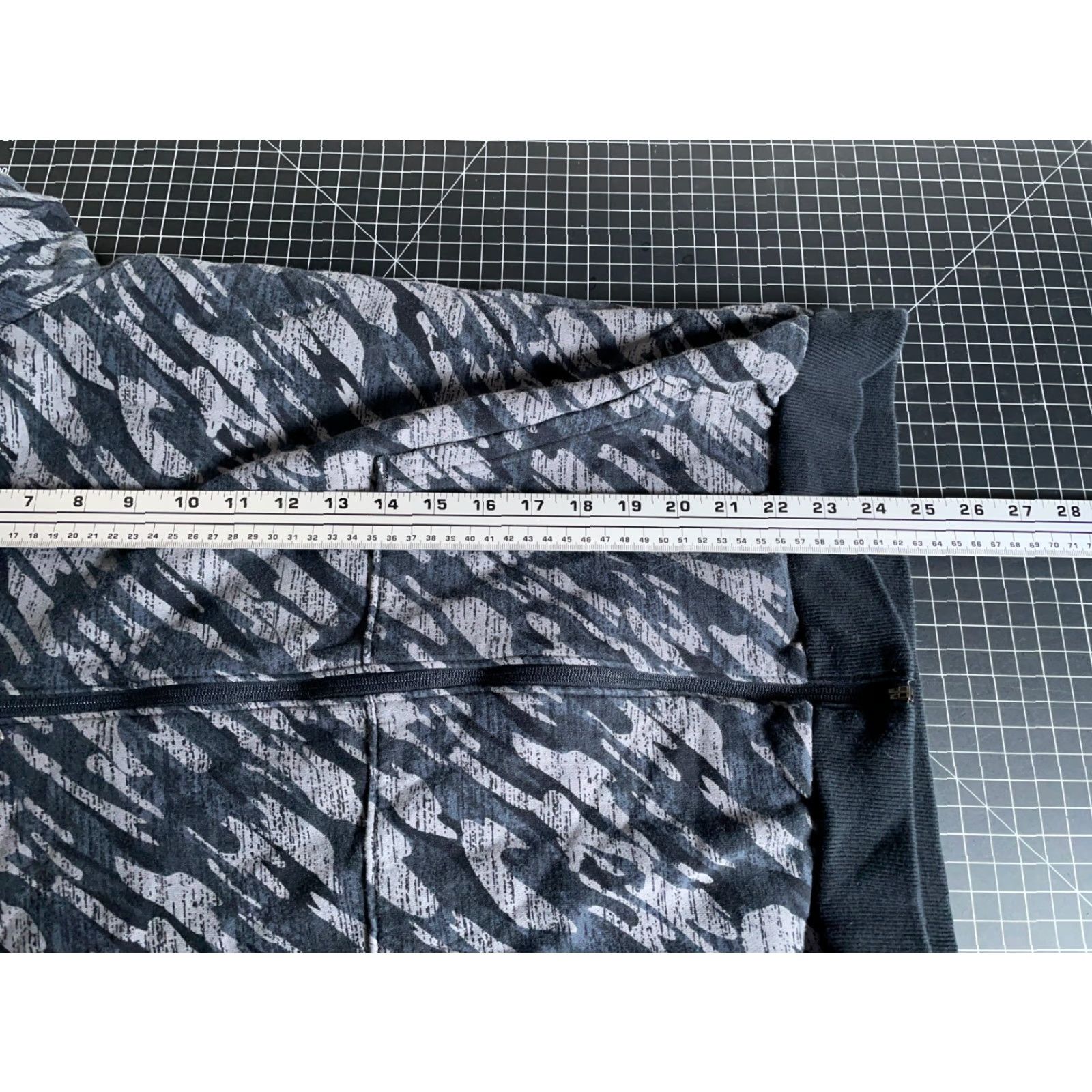 Under Armour Under Armour Camouflage Full Zip Hoodie Mens Medium Gray Cotton-Polyester Fleece Regular Loose Fit Sweatshirt Size US M / EU 48-50 / 2 - 6 Thumbnail